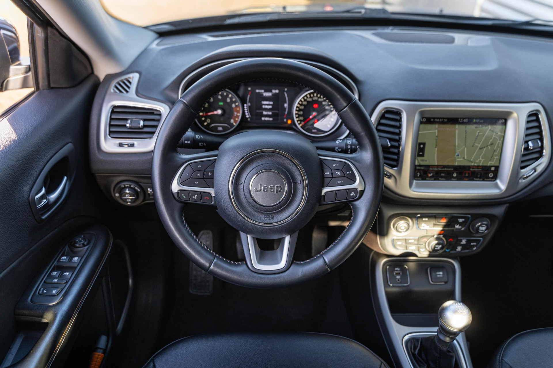 Jeep Compass 1.4 MultiAir Longitude 2019 GRANITE CRYSTAL MET. CLEAR COAT (PAU/QAUS) 29