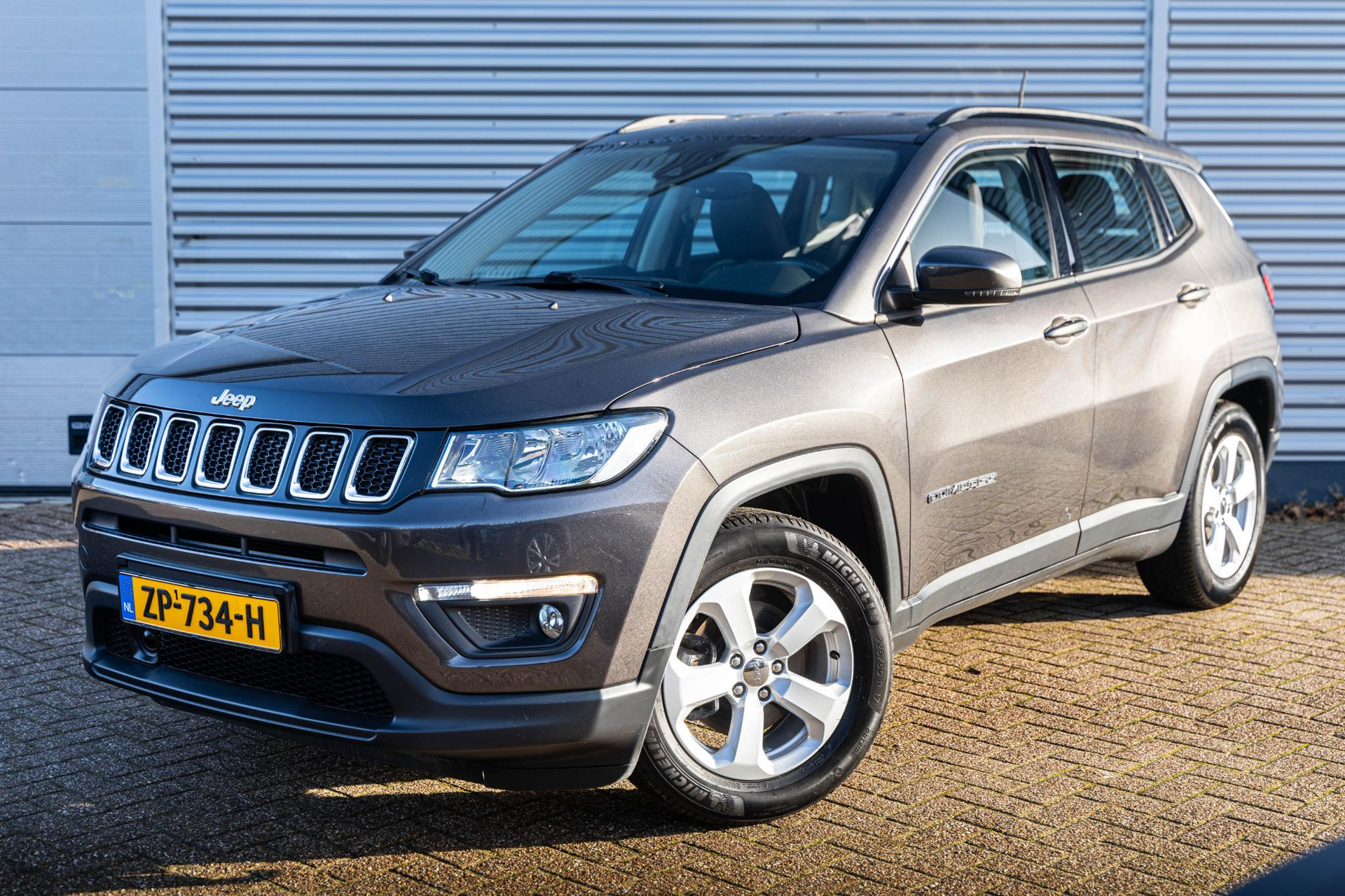 Jeep Compass 1.4 MultiAir Longitude 2019 GRANITE CRYSTAL MET. CLEAR COAT (PAU/QAUS) 32