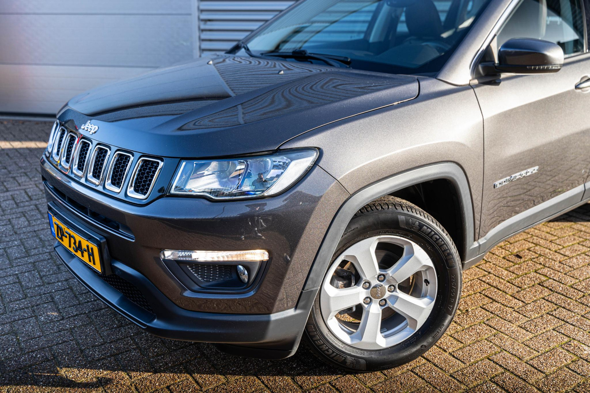 Jeep Compass 1.4 MultiAir Longitude 2019 GRANITE CRYSTAL MET. CLEAR COAT (PAU/QAUS) 33
