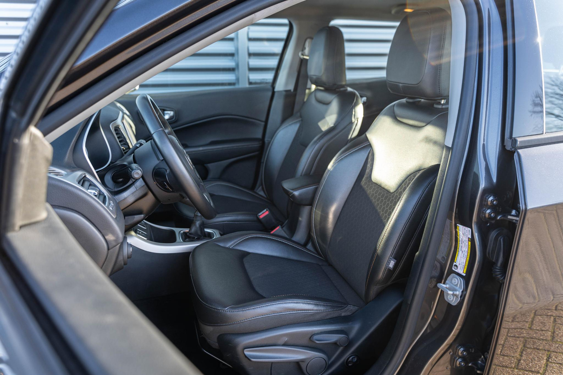 Jeep Compass 1.4 MultiAir Longitude 2019 GRANITE CRYSTAL MET. CLEAR COAT (PAU/QAUS) 8