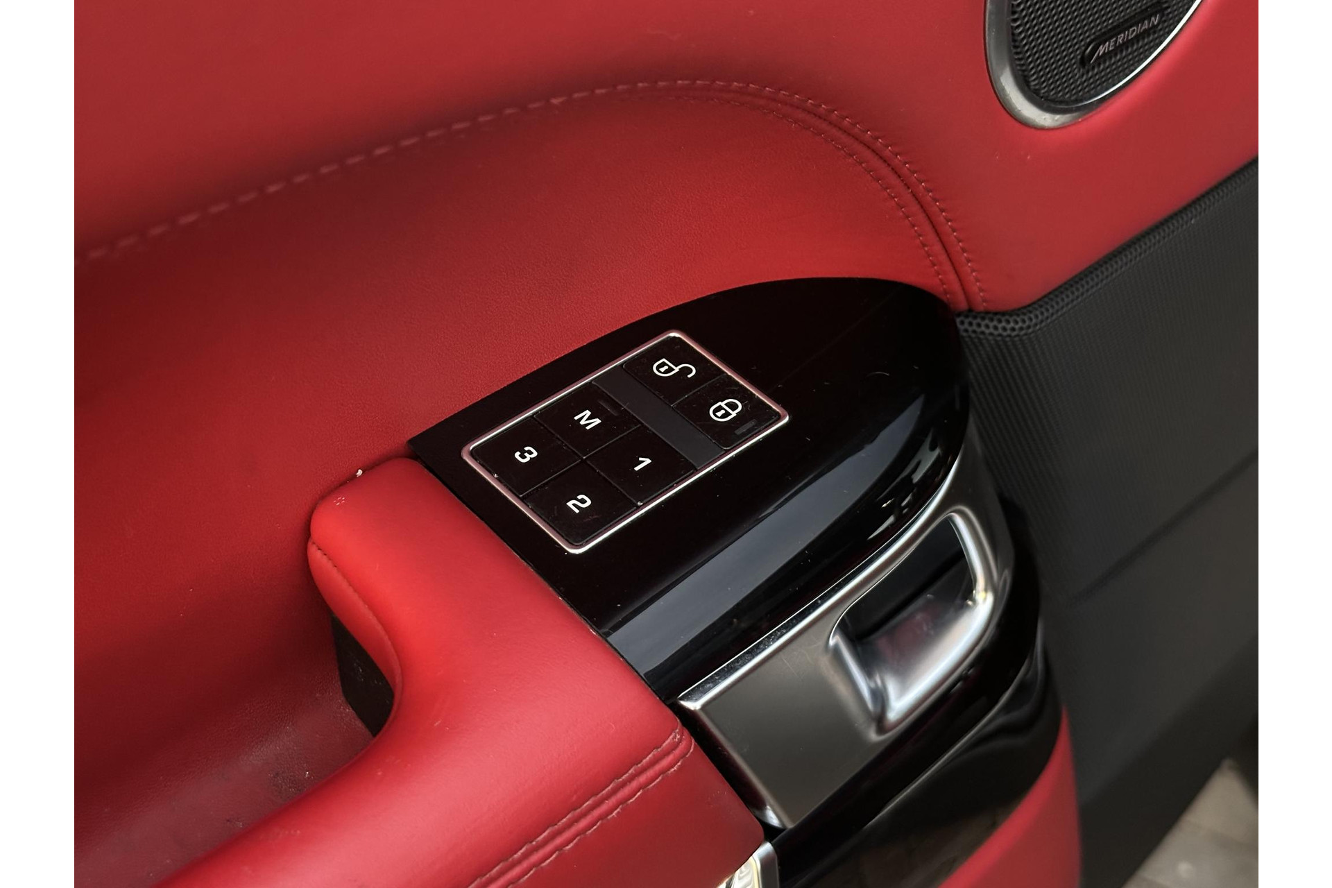 Land Rover Range Rover 3.0 TDV6 Autobiography 2015 Causeway Grey (950) (950) 22