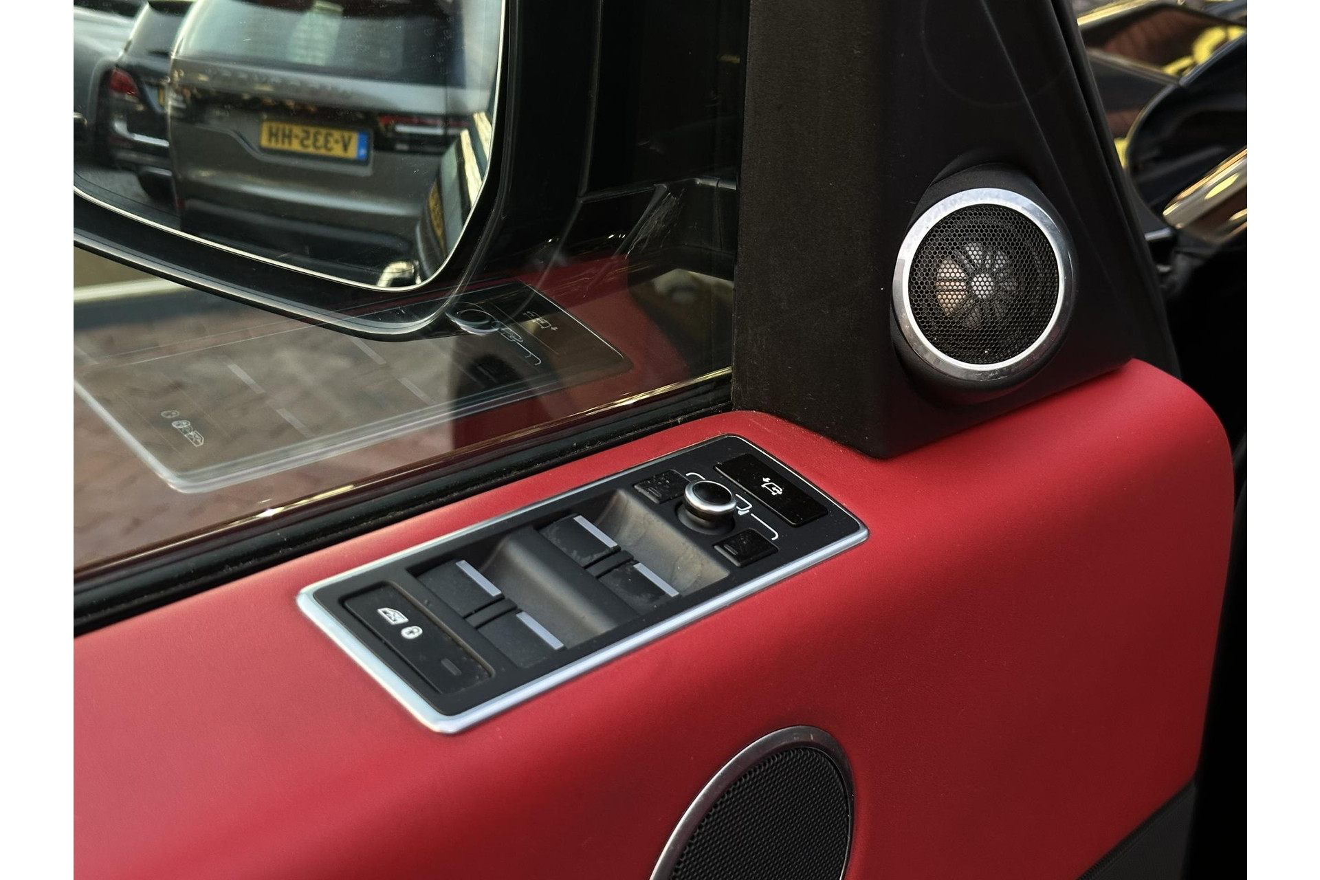 Land Rover Range Rover 3.0 TDV6 Autobiography 2015 Causeway Grey (950) (950) 23