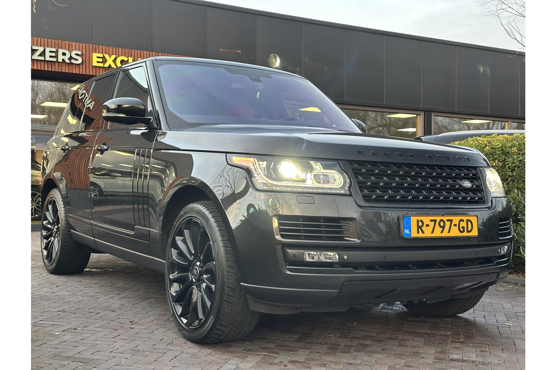 Land Rover Range Rover 3.0 TDV6 Autobiography 2015 Causeway Grey (950) (950) 9