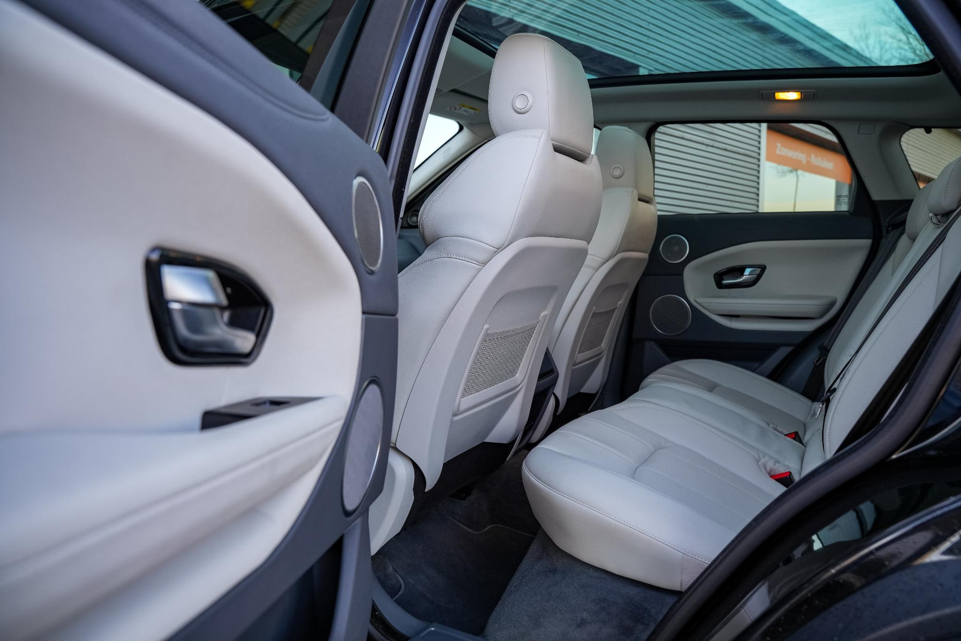 Land Rover Range Rover Evoque 2.0 Si4 HSE Dynamic 2018 Quartzite-JBC2162 (1AP) 10