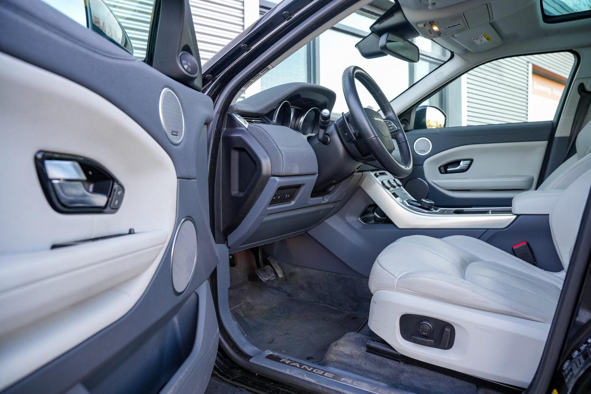 Land Rover Range Rover Evoque 2.0 Si4 HSE Dynamic 2018 Quartzite-JBC2162 (1AP) 6