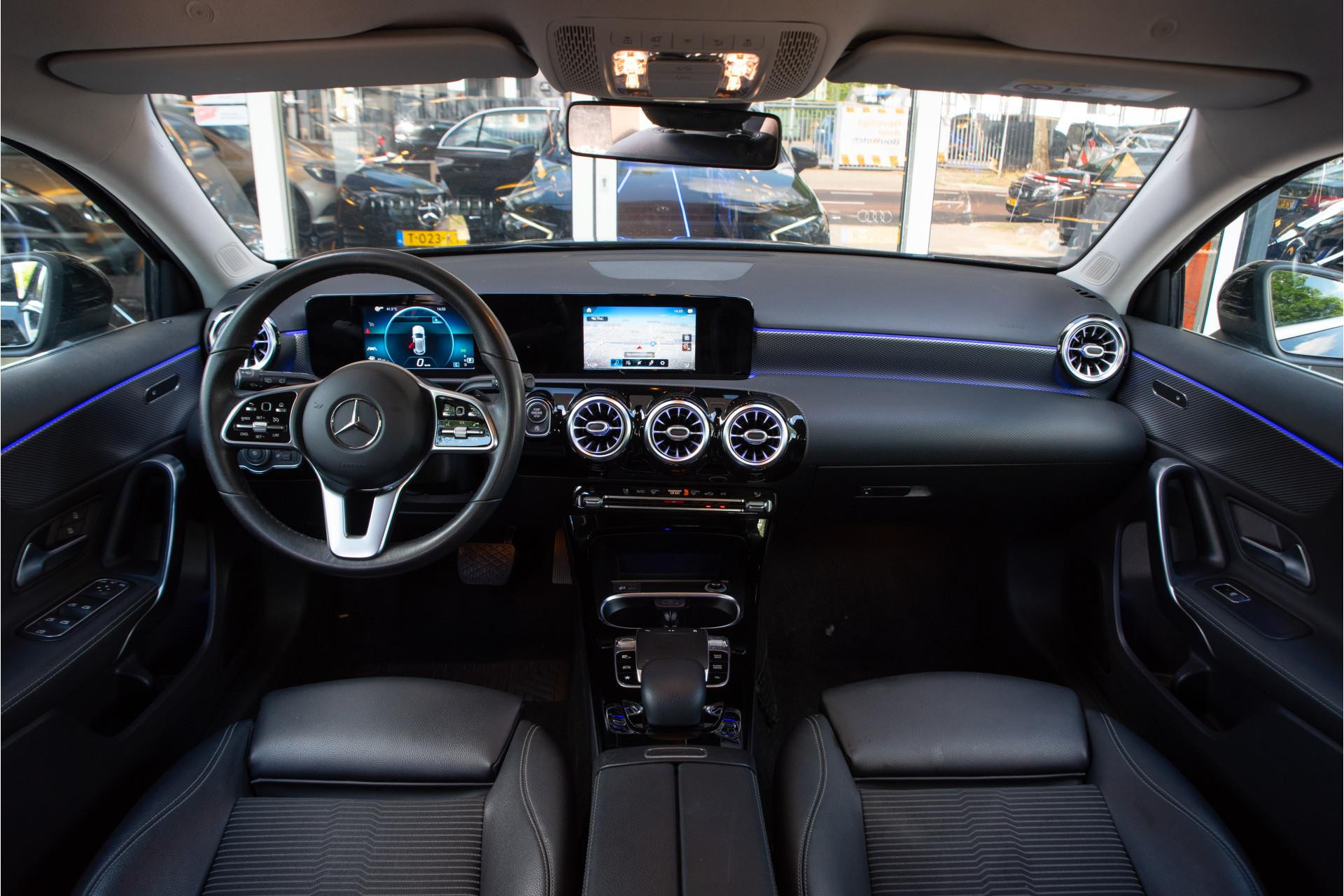 Mercedes-Benz A-Klasse 180 Business Solution AMG 2019  2