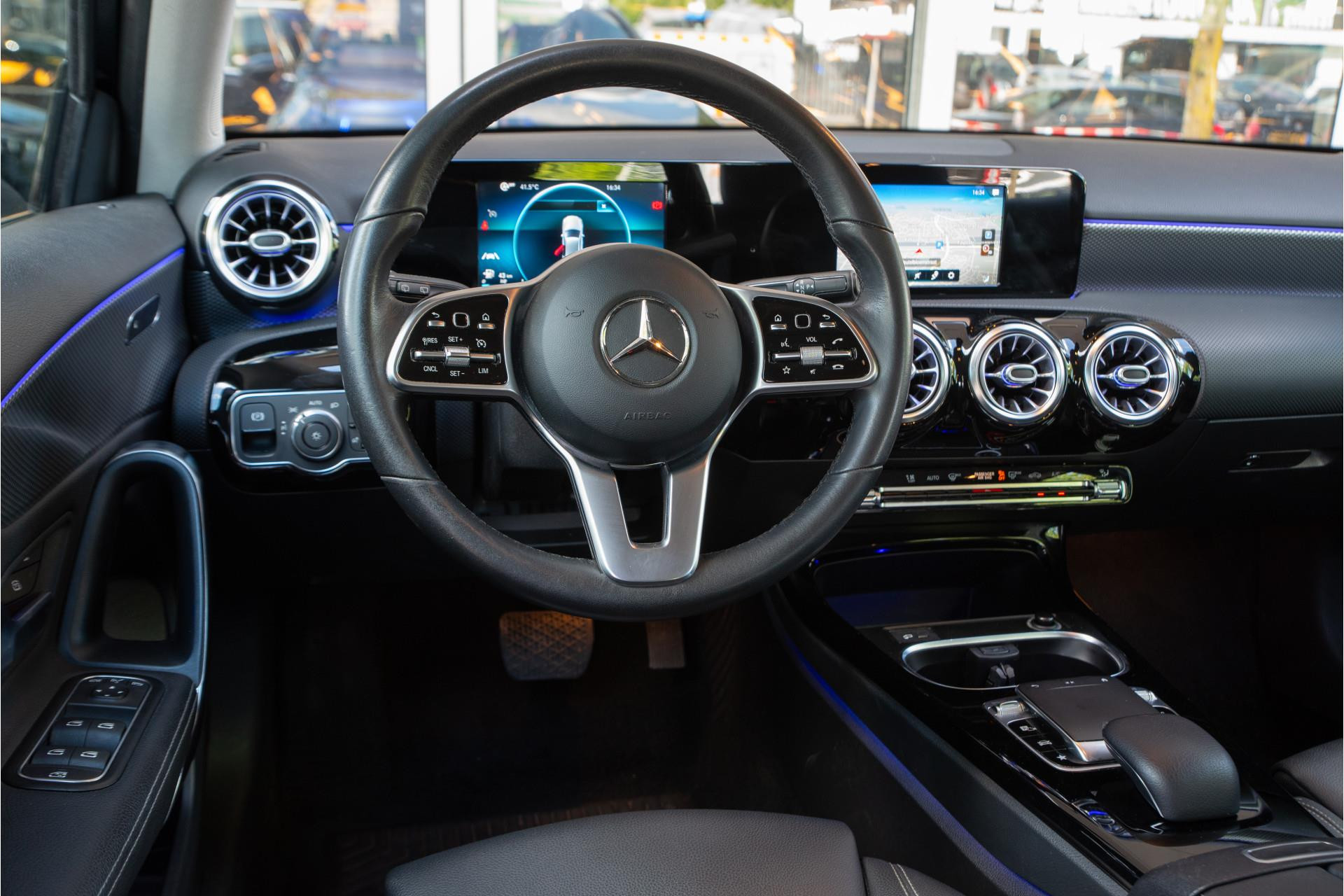 Mercedes-Benz A-Klasse 180 Business Solution AMG 2019  4