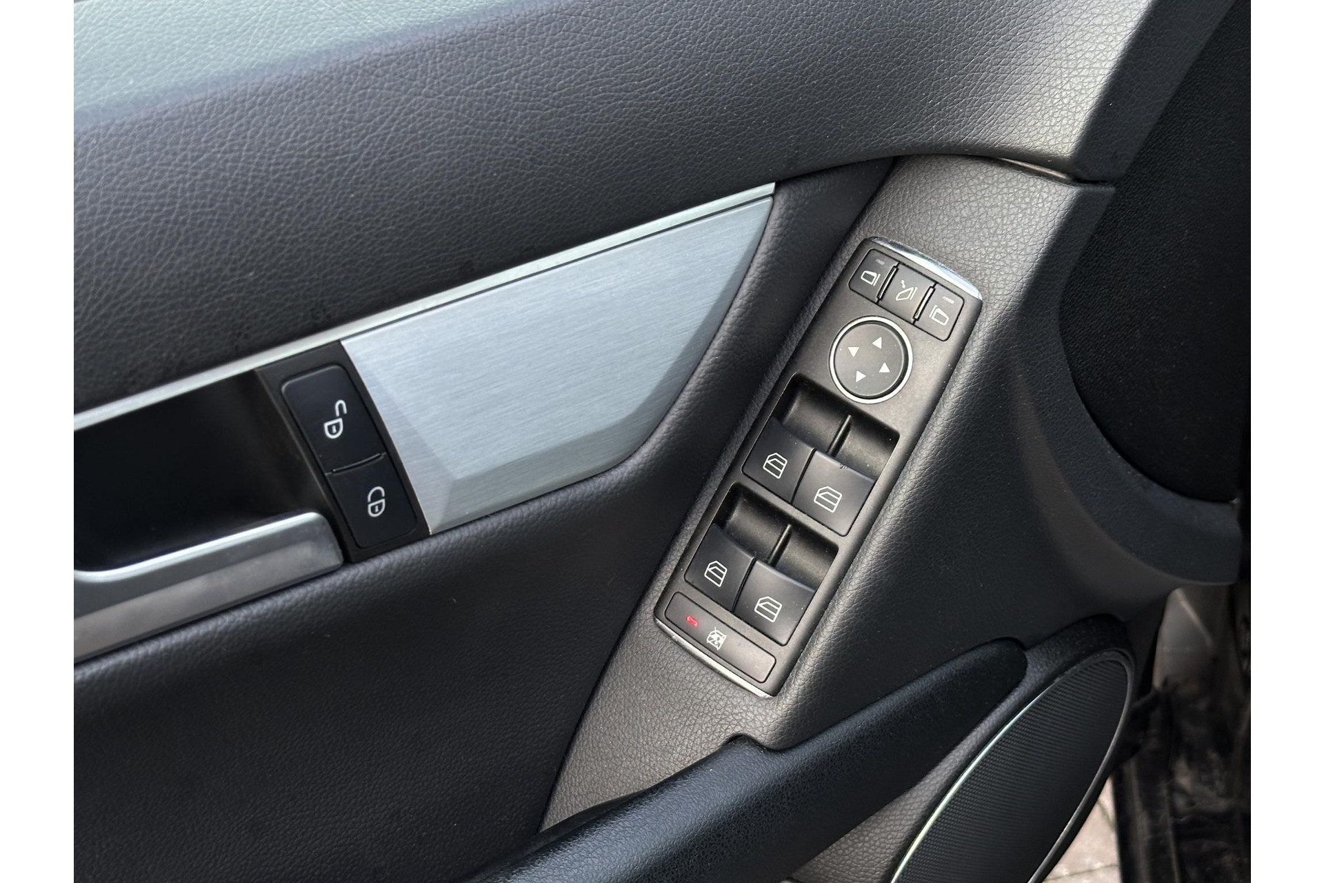 Mercedes-Benz C-Klasse 180 Business Class Avantgarde 2012 OBSIDIAN BLACK (197U) 11