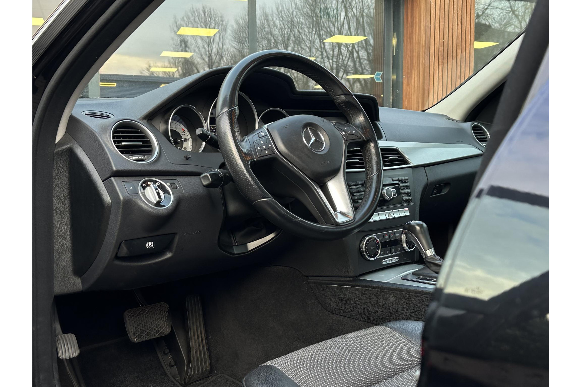 Mercedes-Benz C-Klasse 180 Business Class Avantgarde 2012 OBSIDIAN BLACK (197U) 6