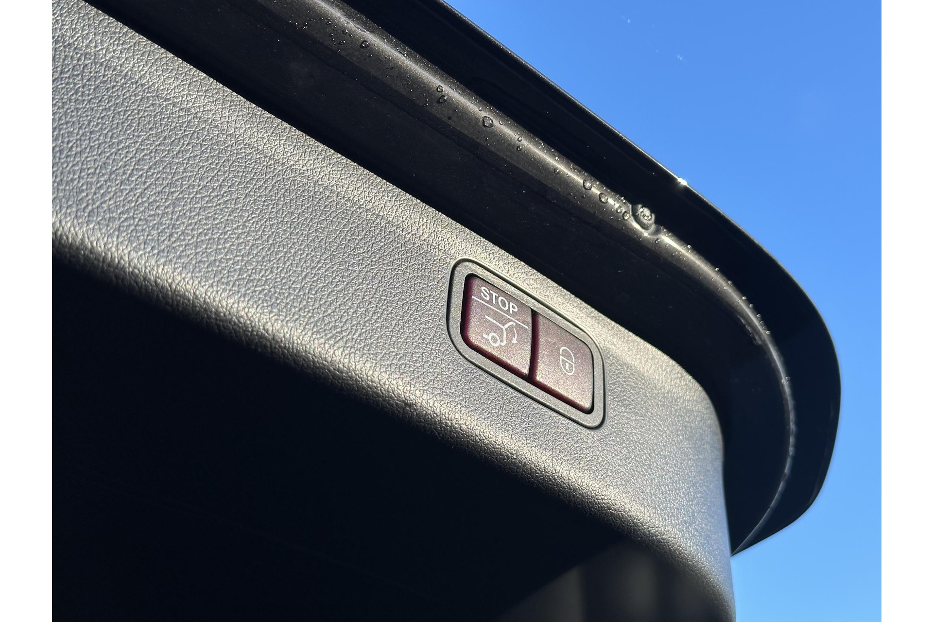 Mercedes-Benz C-Klasse 300 de 4MATIC AMG Line 2023 GRAPHITE GRAY - METALLIC FINISH (831U) 11