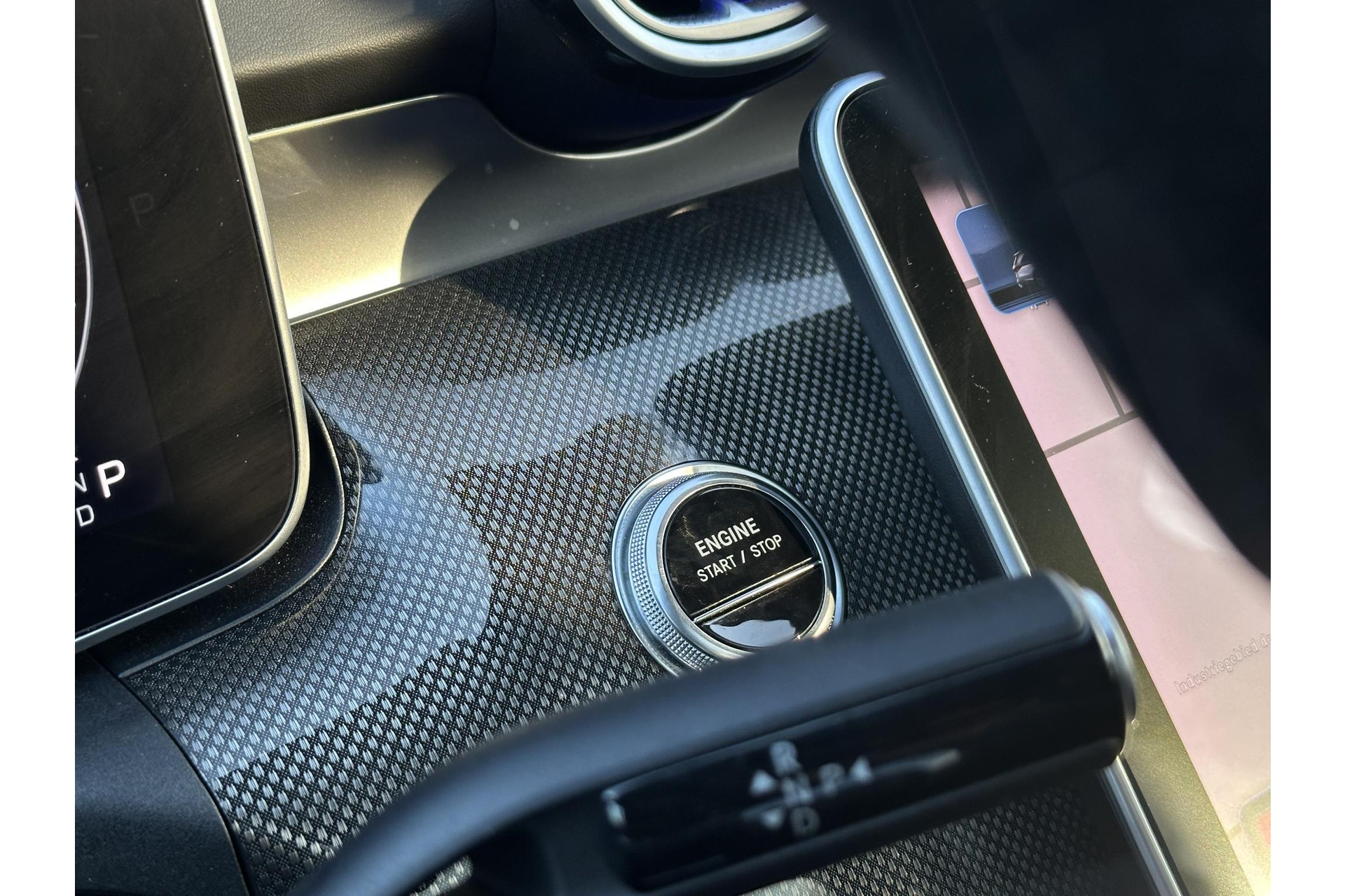 Mercedes-Benz C-Klasse 300 de 4MATIC AMG Line 2023 GRAPHITE GRAY - METALLIC FINISH (831U) 25