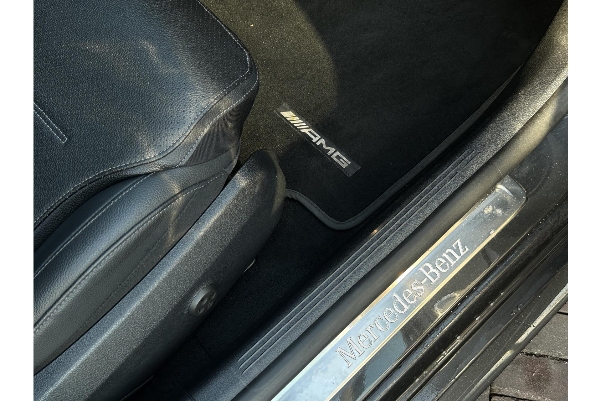 Mercedes-Benz C-Klasse 300 de 4MATIC AMG Line 2023 GRAPHITE GRAY - METALLIC FINISH (831U) 34