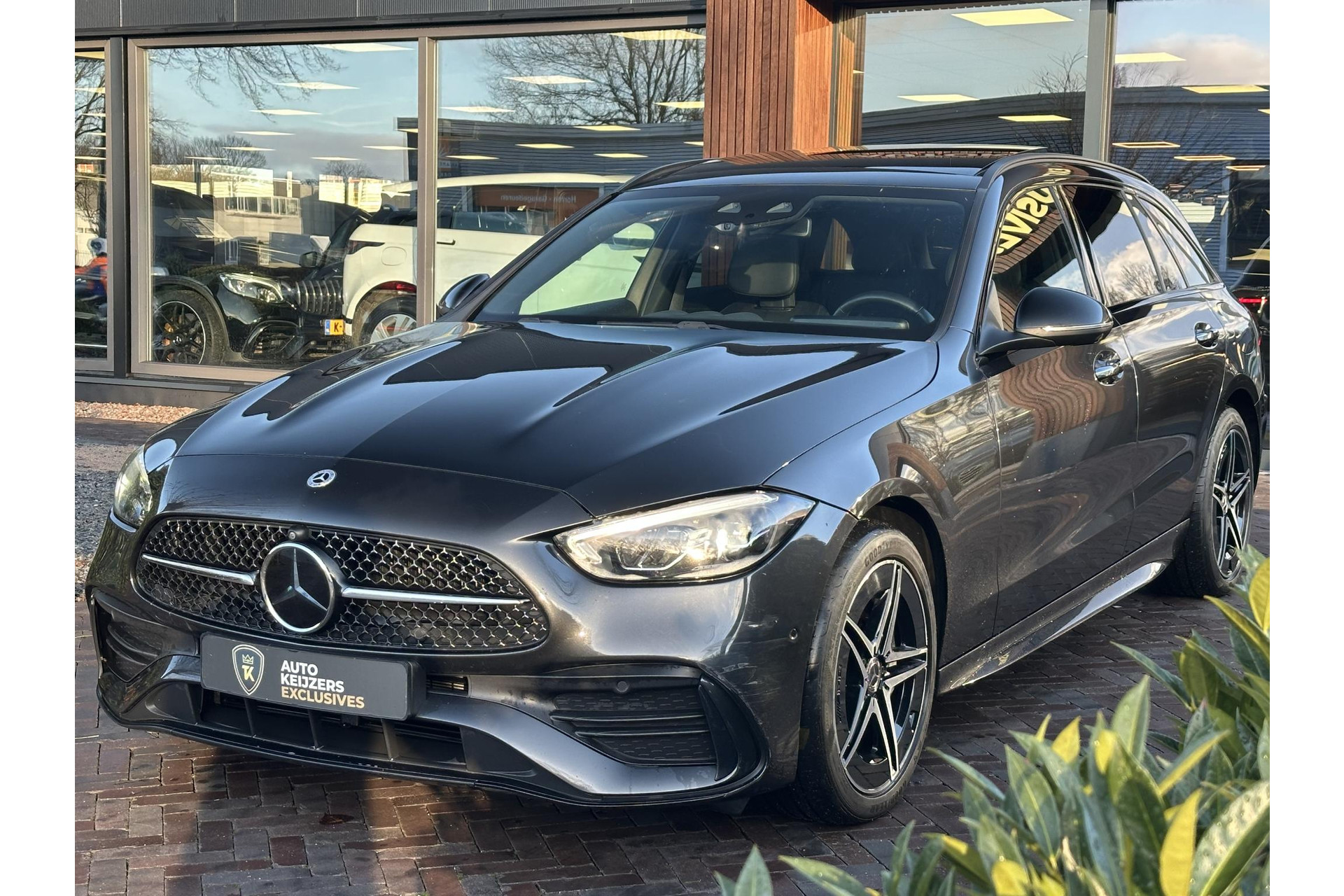 Mercedes-Benz C-Klasse 300 de 4MATIC AMG Line 2023 GRAPHITE GRAY - METALLIC FINISH (831U) 35