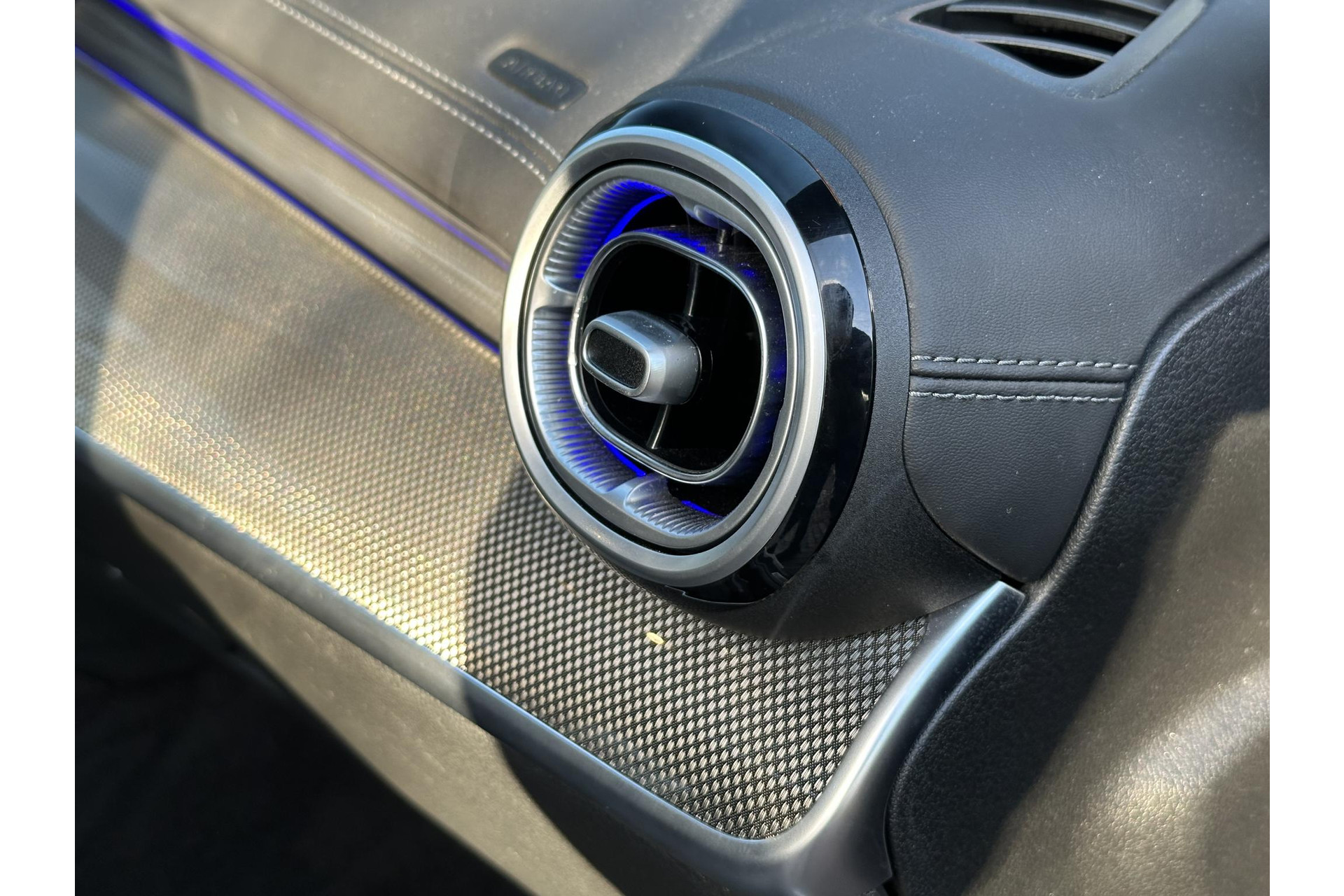 Mercedes-Benz C-Klasse 300 de 4MATIC AMG Line 2023 GRAPHITE GRAY - METALLIC FINISH (831U) 36