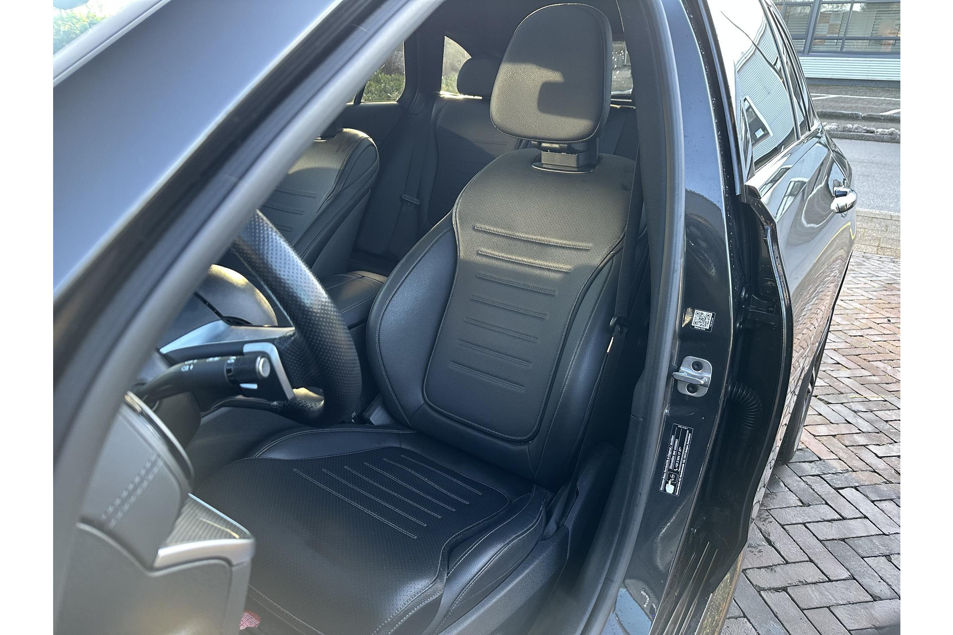 Mercedes-Benz C-Klasse 300 de 4MATIC AMG Line 2023 GRAPHITE GRAY - METALLIC FINISH (831U) 4