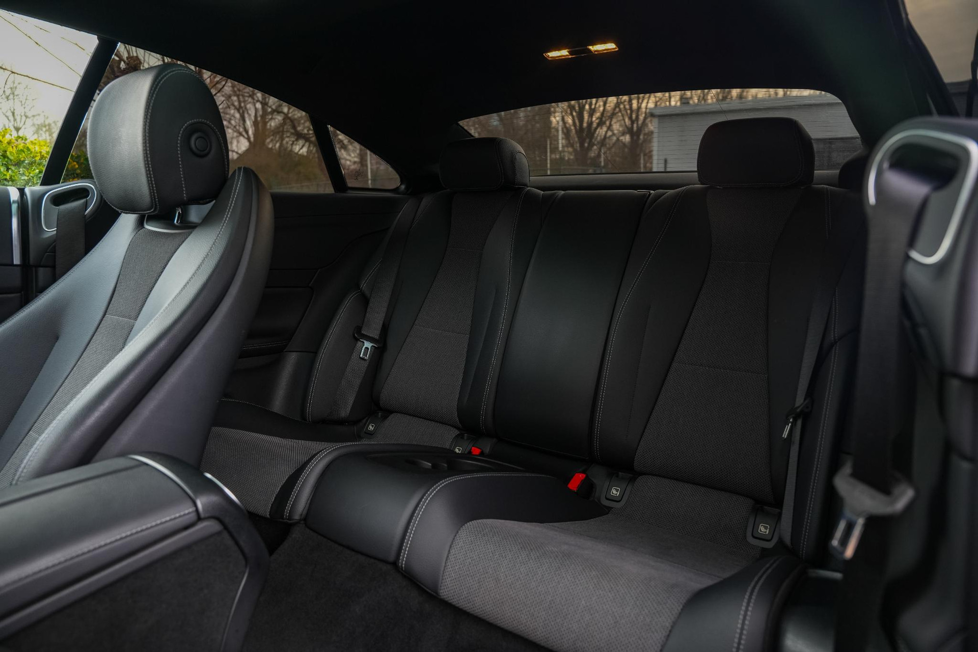 Mercedes-Benz E-Klasse Coupé 200 2018 SELENITE GRAY - METALLIC PAINT (992U) 10