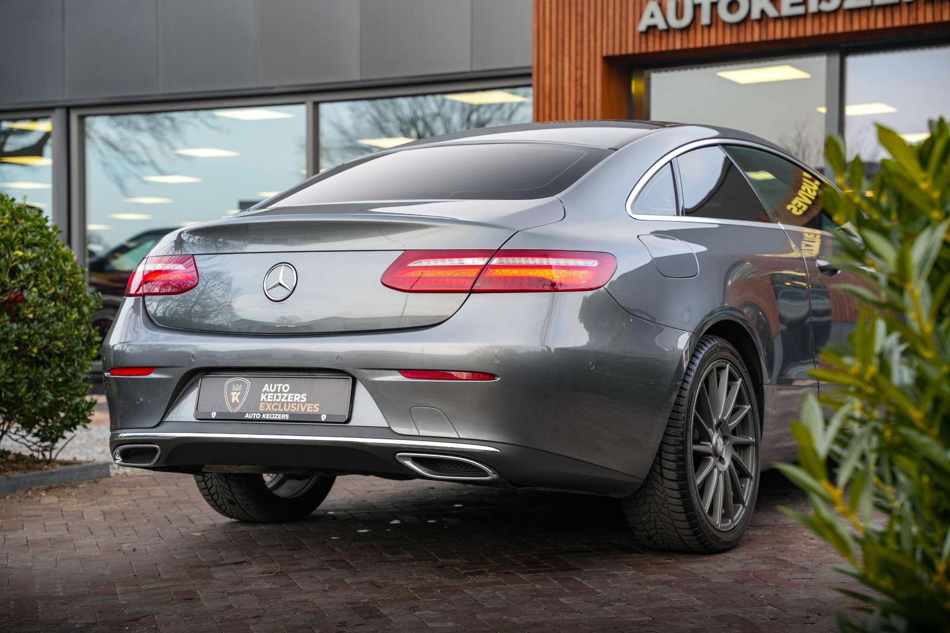 Mercedes-Benz E-Klasse Coupé 200 2018 SELENITE GRAY - METALLIC PAINT (992U) 11