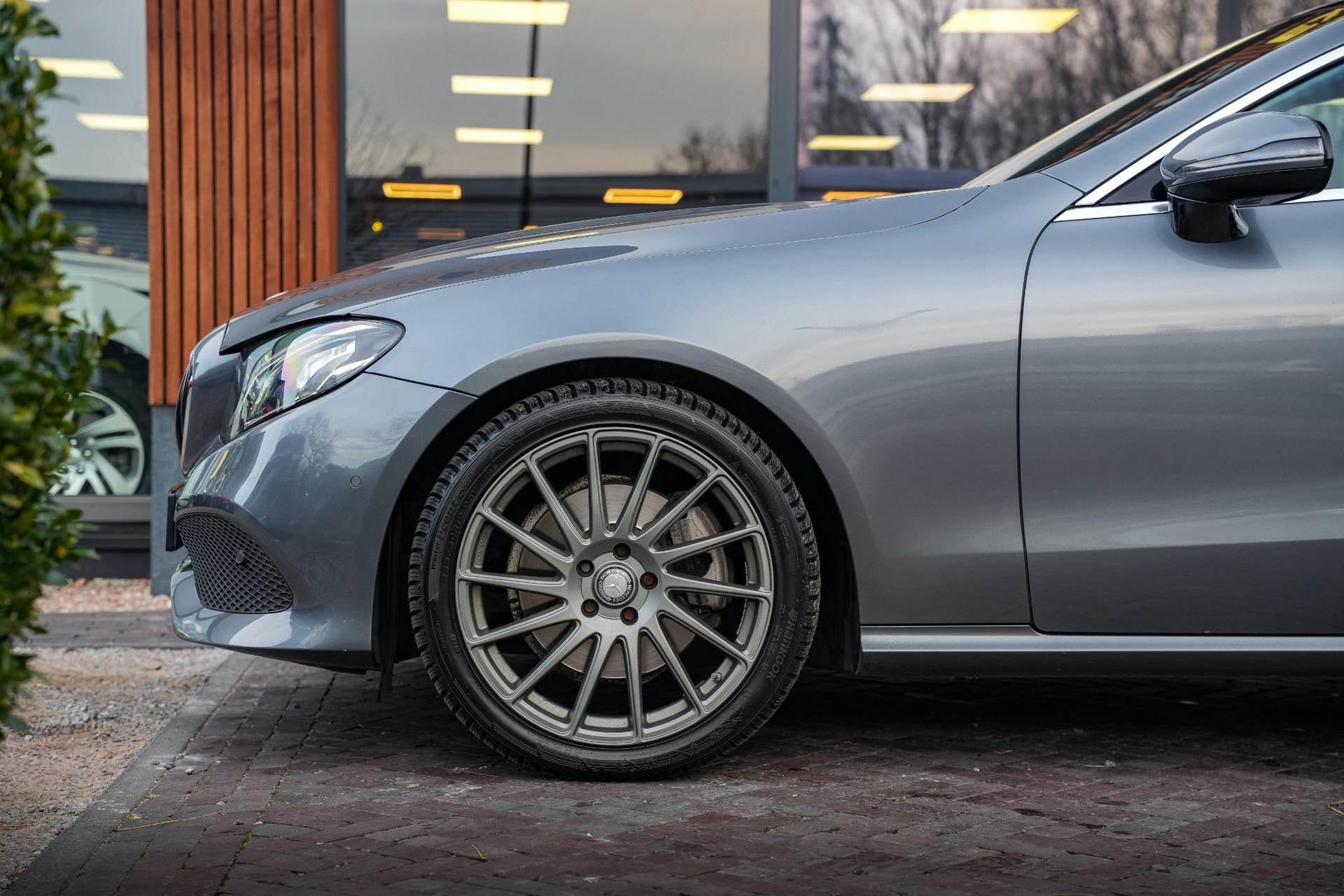 Mercedes-Benz E-Klasse Coupé 200 2018 SELENITE GRAY - METALLIC PAINT (992U) 12