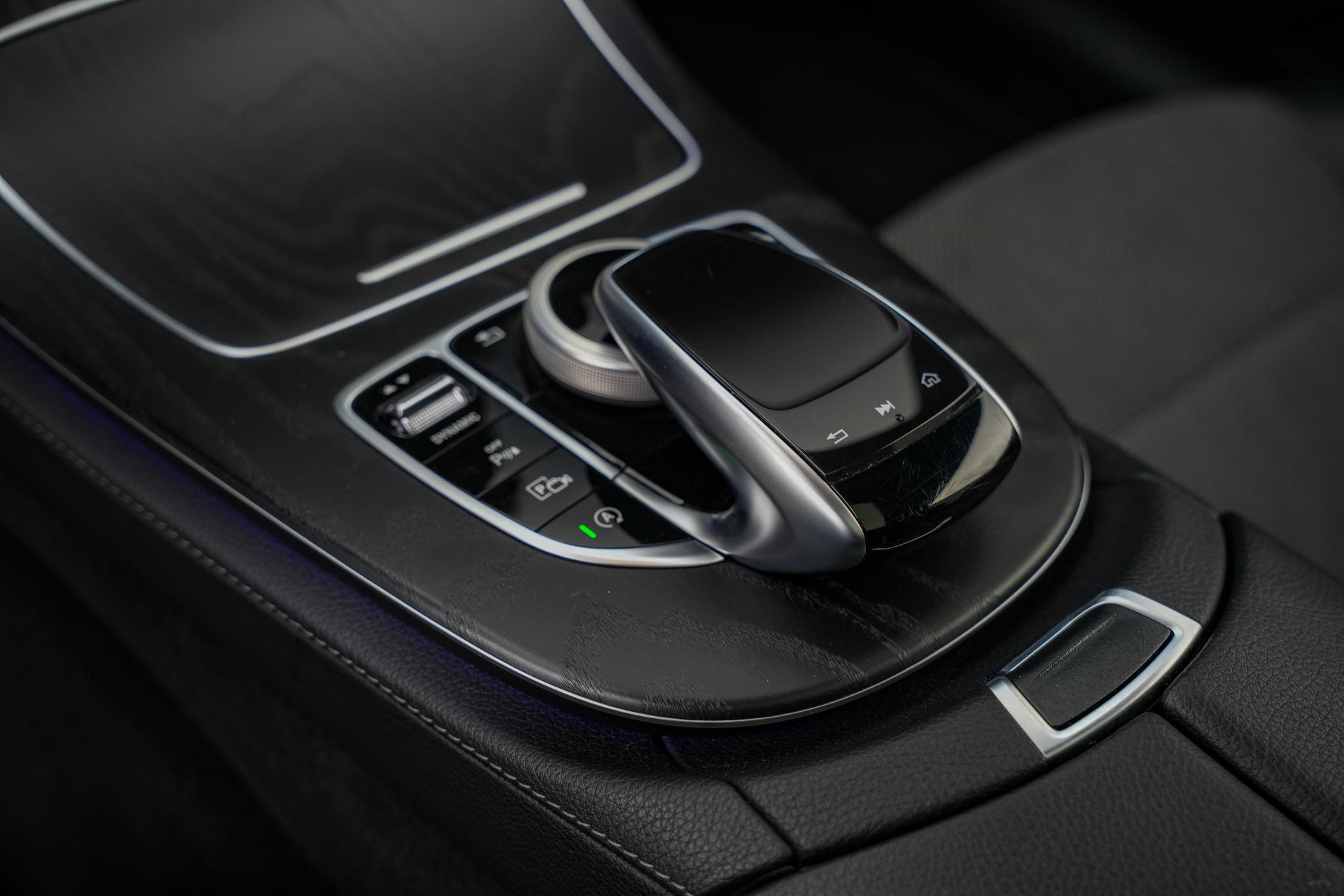 Mercedes-Benz E-Klasse Coupé 200 2018 SELENITE GRAY - METALLIC PAINT (992U) 15