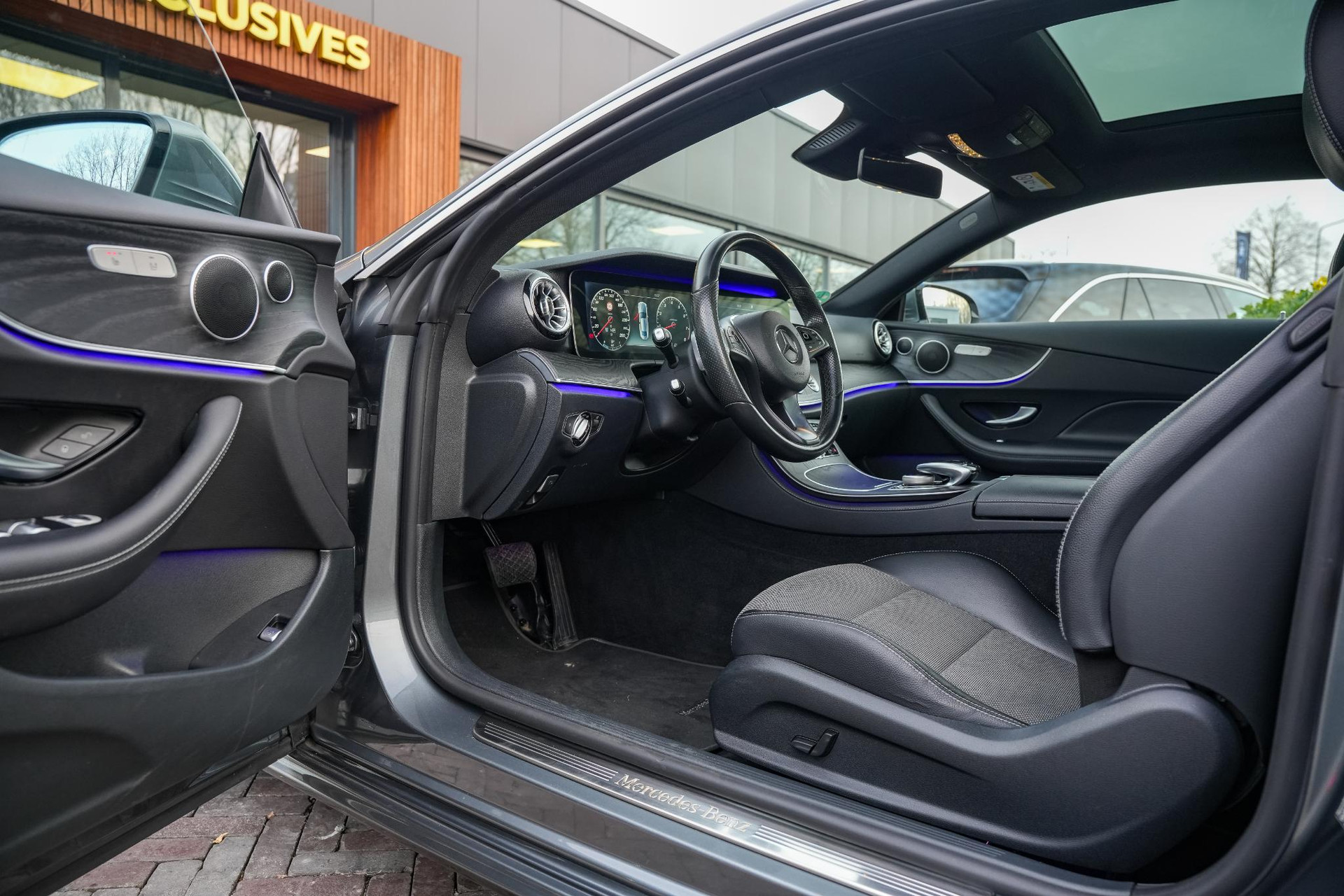 Mercedes-Benz E-Klasse Coupé 200 2018 SELENITE GRAY - METALLIC PAINT (992U) 2