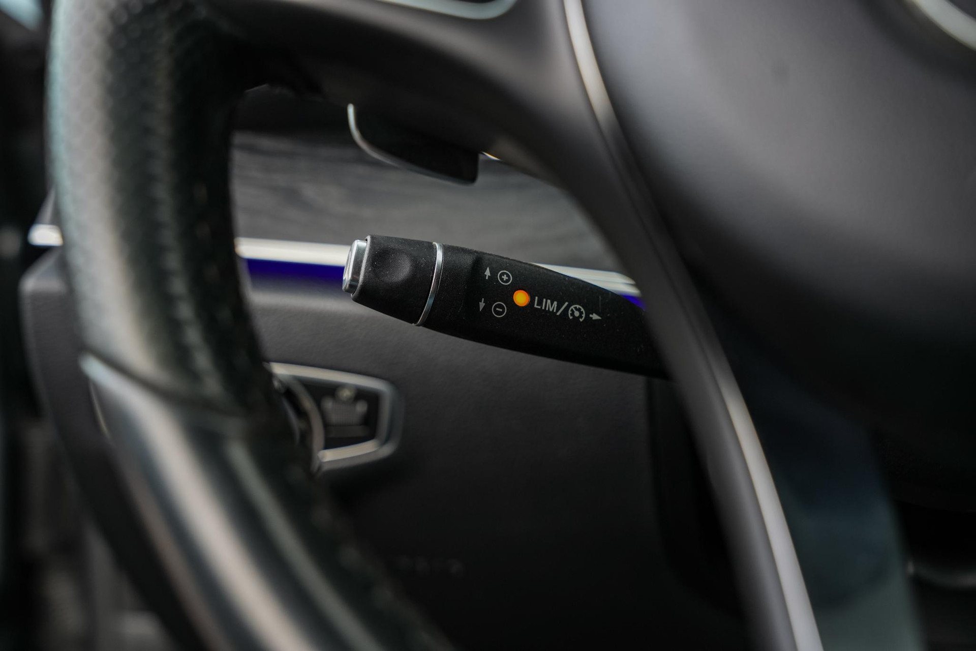 Mercedes-Benz E-Klasse Coupé 200 2018 SELENITE GRAY - METALLIC PAINT (992U) 20