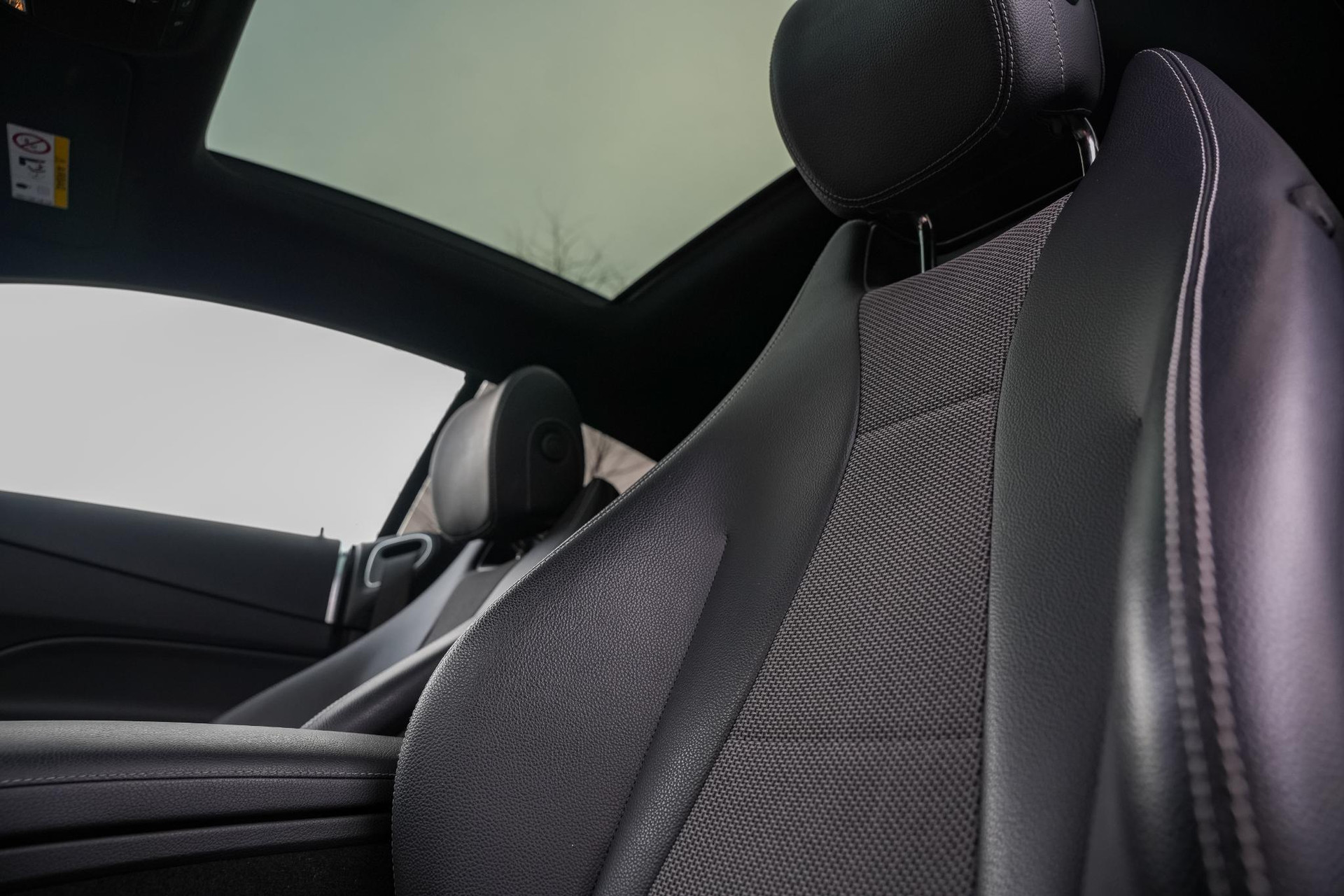 Mercedes-Benz E-Klasse Coupé 200 2018 SELENITE GRAY - METALLIC PAINT (992U) 26