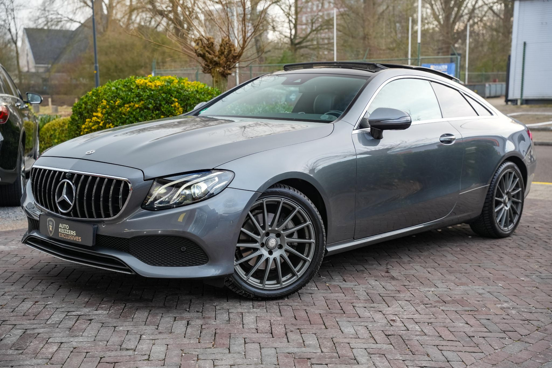 Mercedes-Benz E-Klasse Coupé 200 2018 SELENITE GRAY - METALLIC PAINT (992U) 28