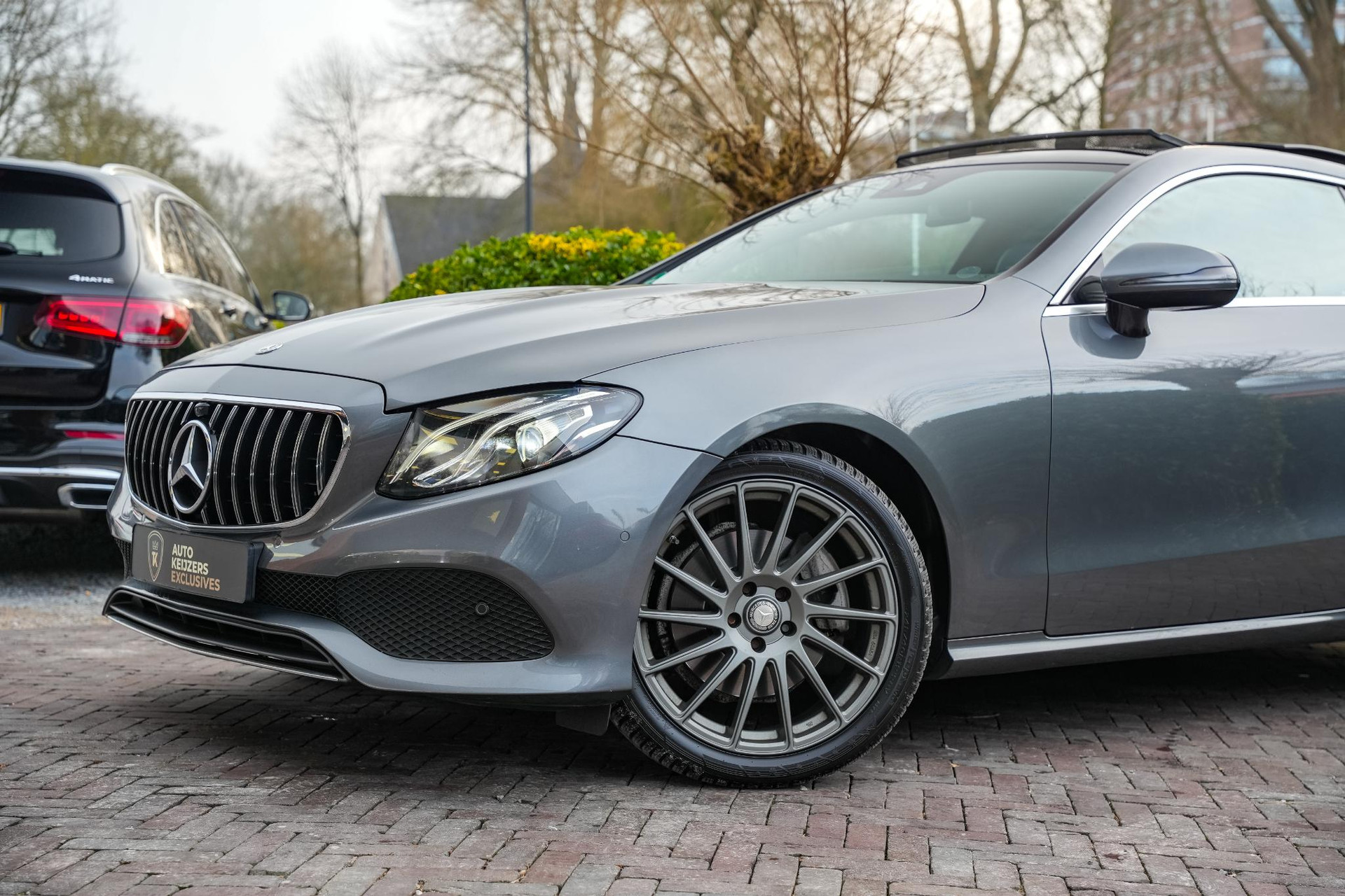 Mercedes-Benz E-Klasse Coupé 200 2018 SELENITE GRAY - METALLIC PAINT (992U) 29