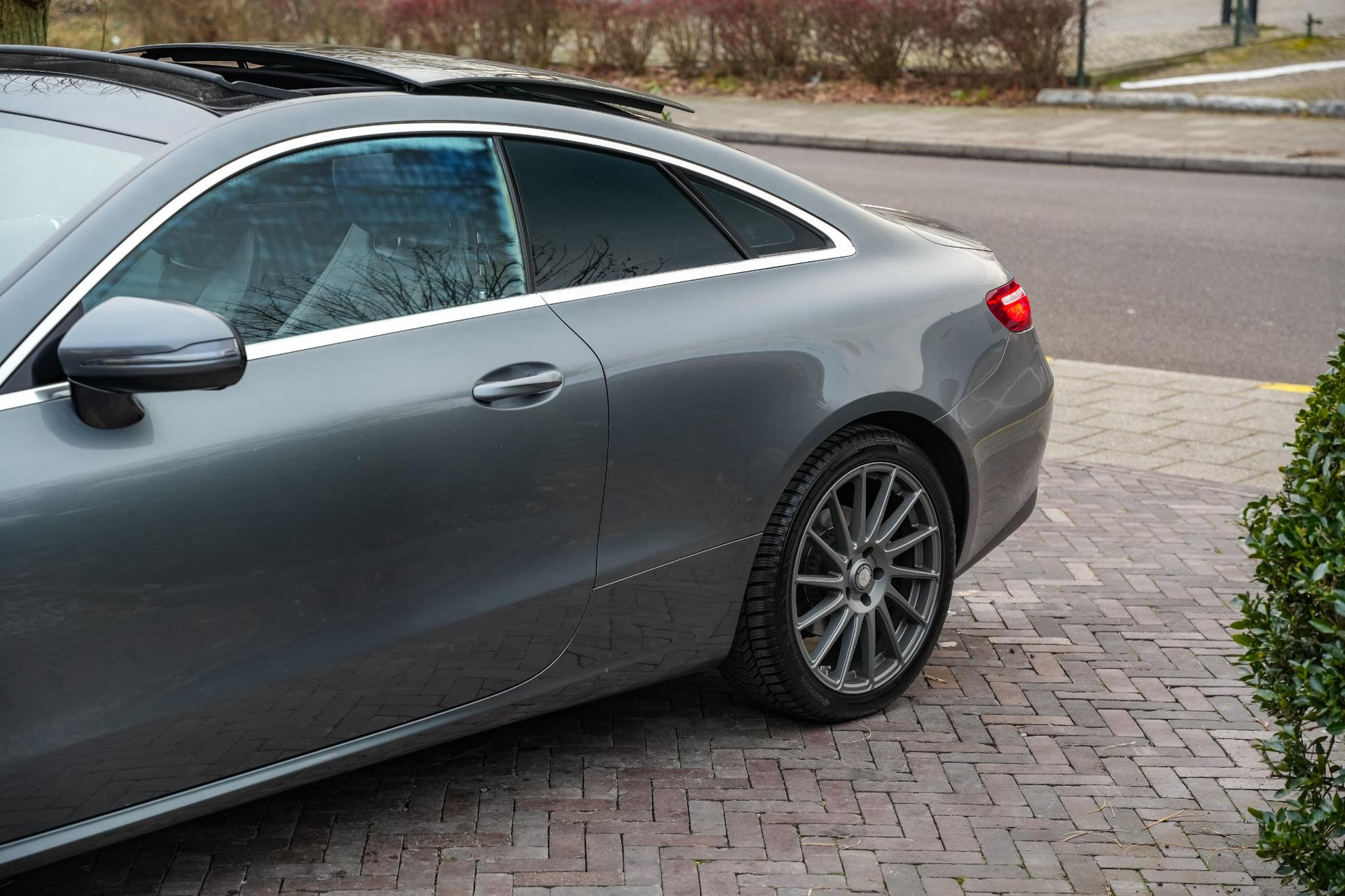 Mercedes-Benz E-Klasse Coupé 200 2018 SELENITE GRAY - METALLIC PAINT (992U) 30