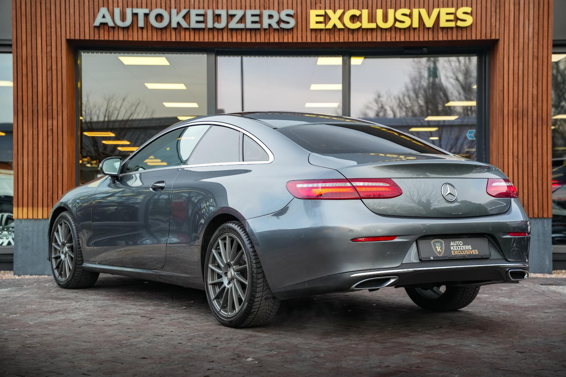 Mercedes-Benz E-Klasse Coupé 200 2018 SELENITE GRAY - METALLIC PAINT (992U) 7