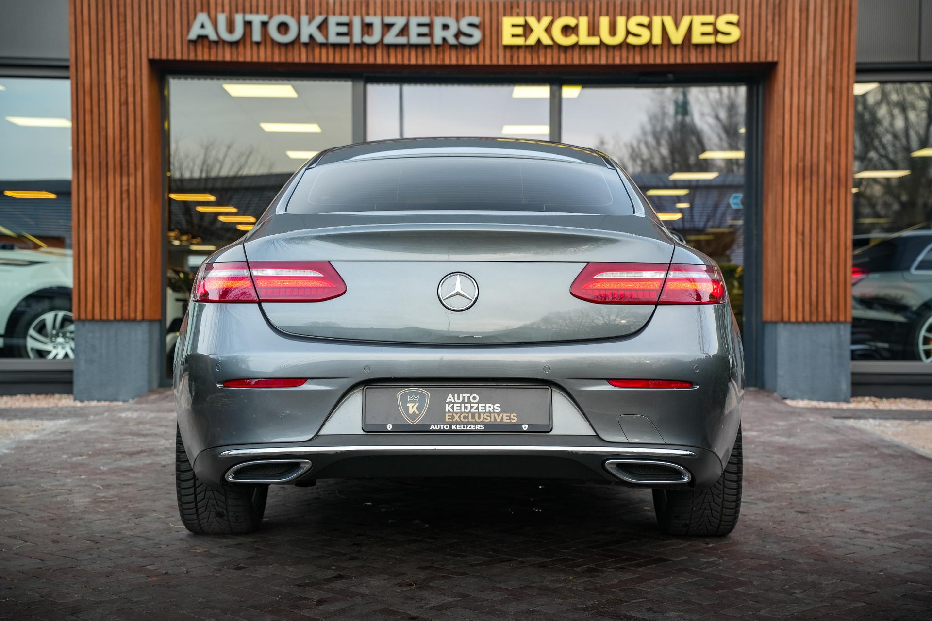 Mercedes-Benz E-Klasse Coupé 200 2018 SELENITE GRAY - METALLIC PAINT (992U) 9