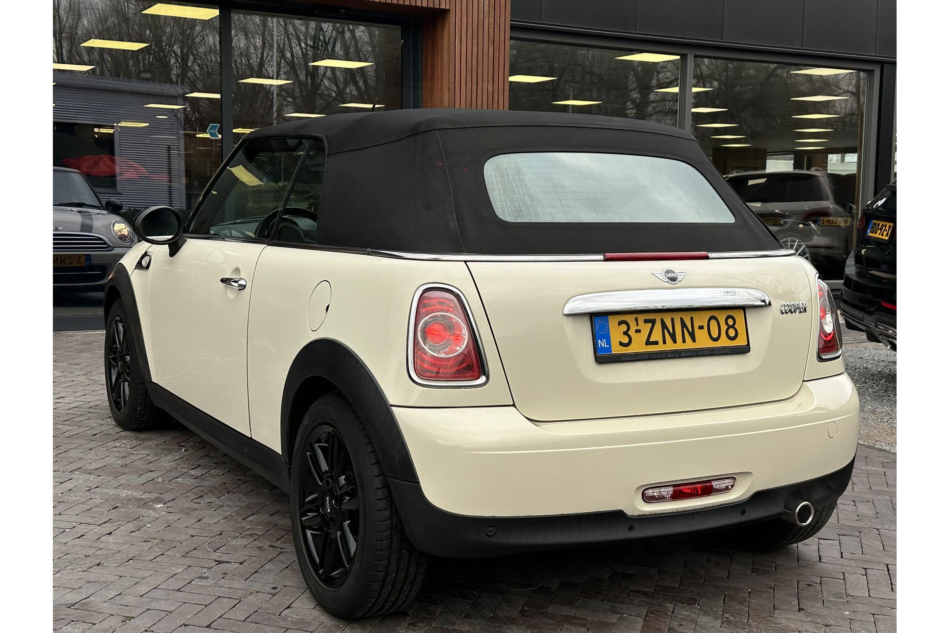 MINI Cabrio 1.6 Cooper Chili 2014 Pepper-white (850) 25