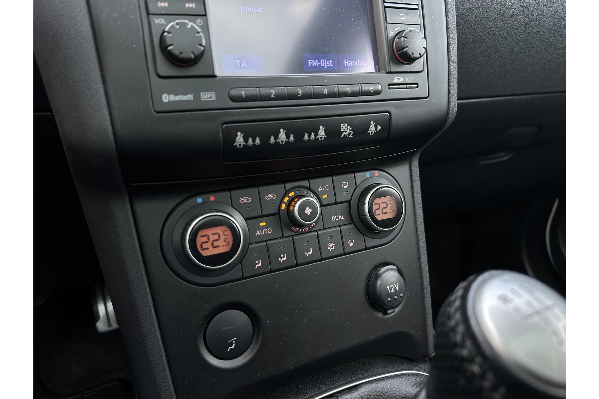 Nissan QASHQAI 2.0 dCi Connect Edition 4WD 2010  22