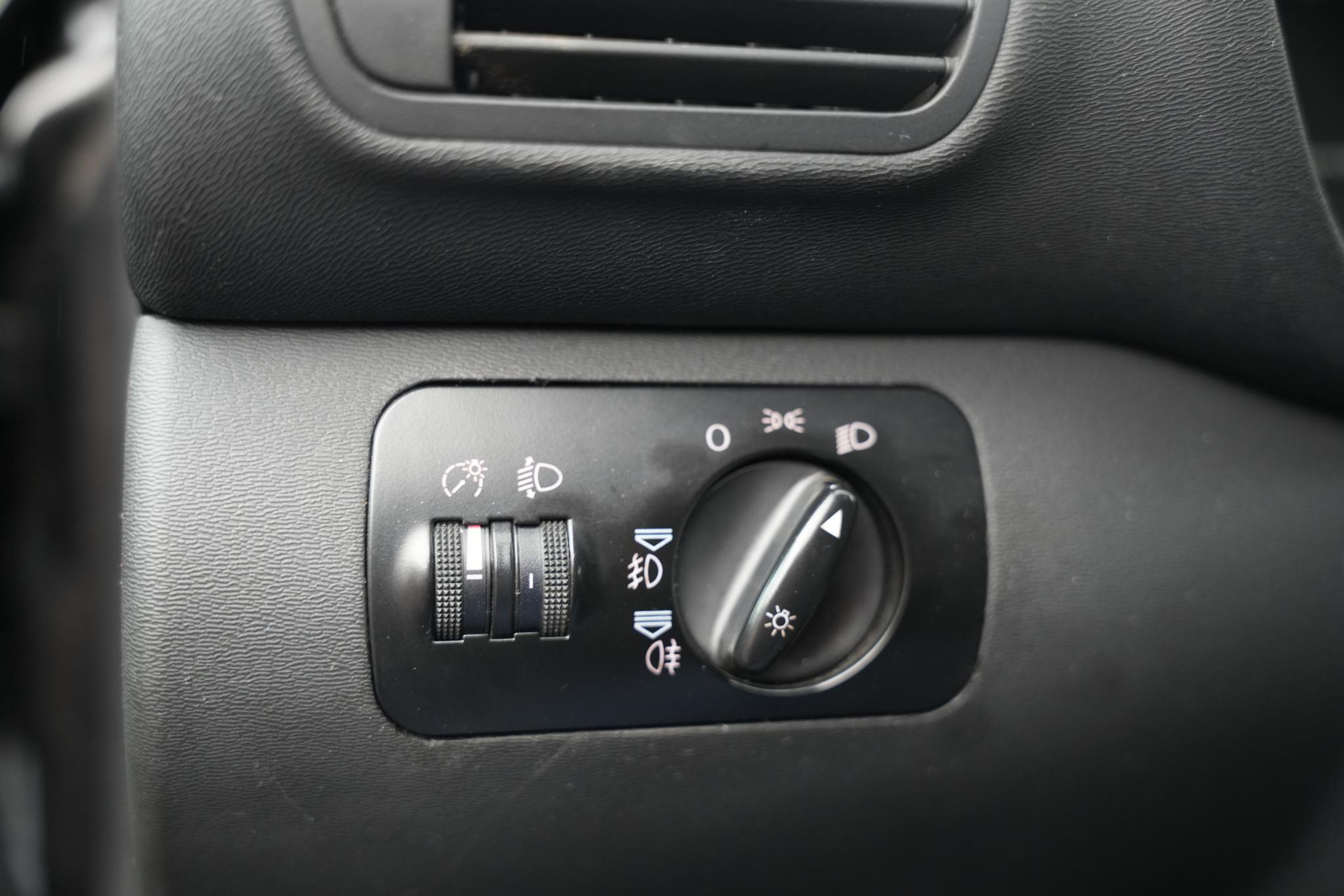 Audi A3 1.6 Attraction 2001 Ebonyzwart pareleffect 10