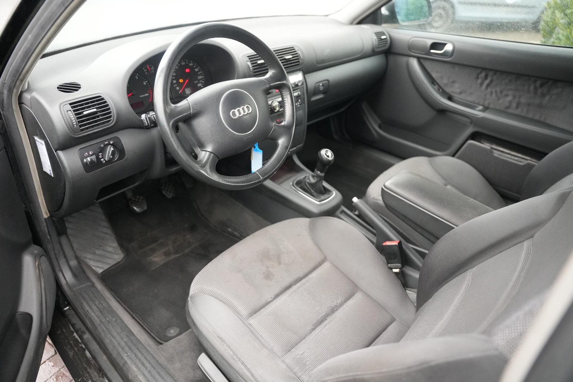 Audi A3 1.6 Attraction 2001 Ebonyzwart pareleffect 2