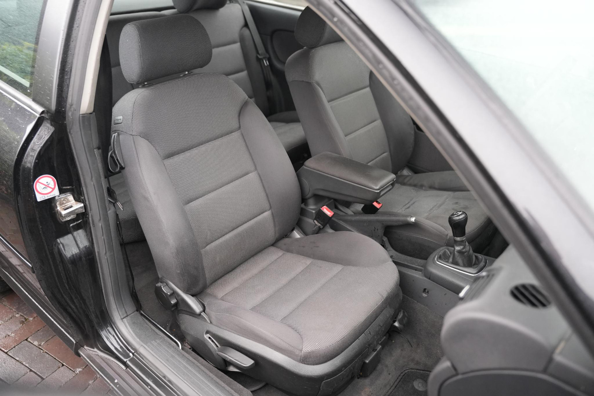 Audi A3 1.6 Attraction 2001 Ebonyzwart pareleffect 4