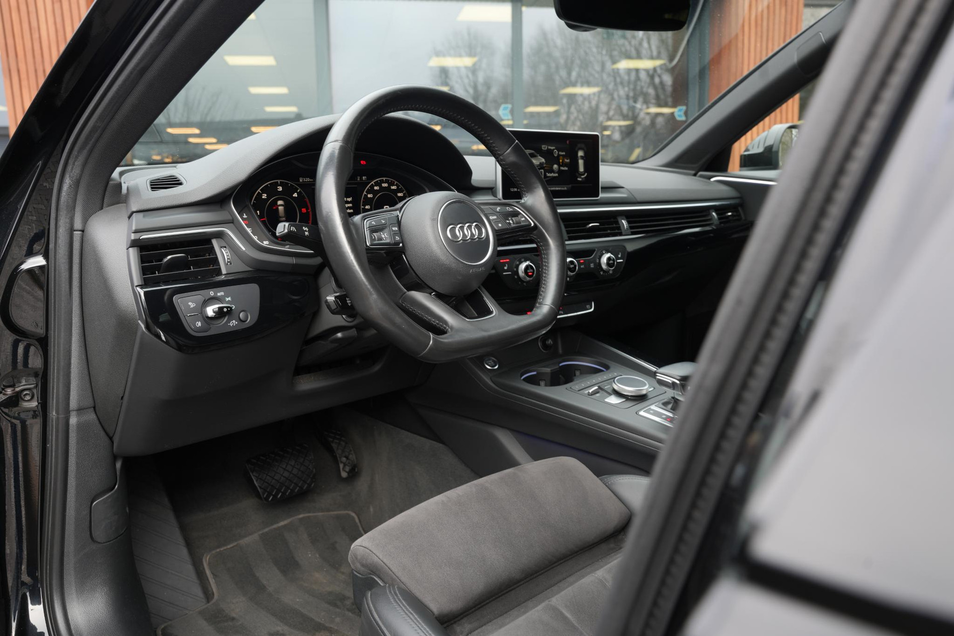 Audi A4 Avant 3.0 TDI 2016 Metallic mythical black (0E) 14