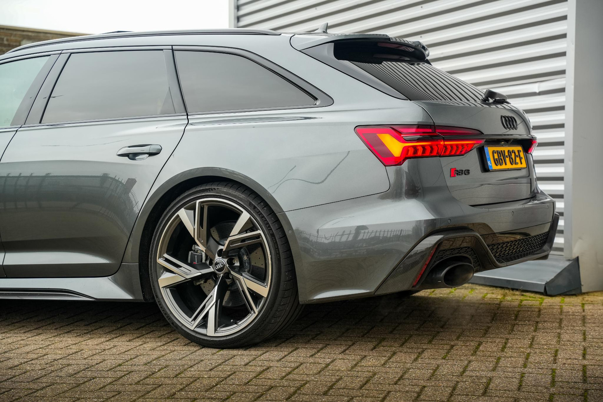 Audi A6 Avant RS 6 TFSI quattro 2020 Daytonagrijs pareleffect 36