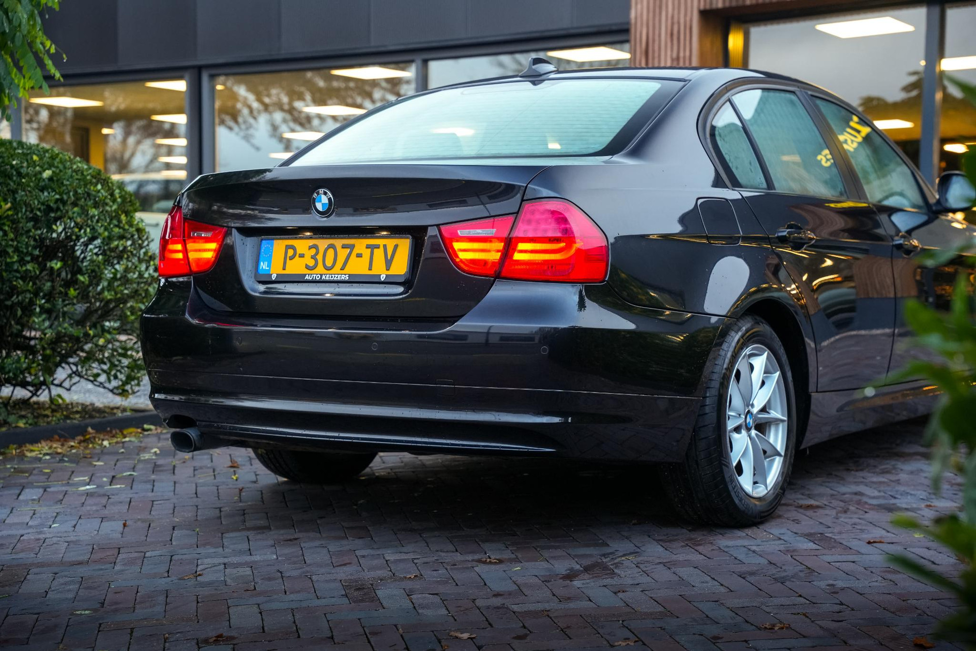 BMW 3-serie 320i Business Line 2011  10