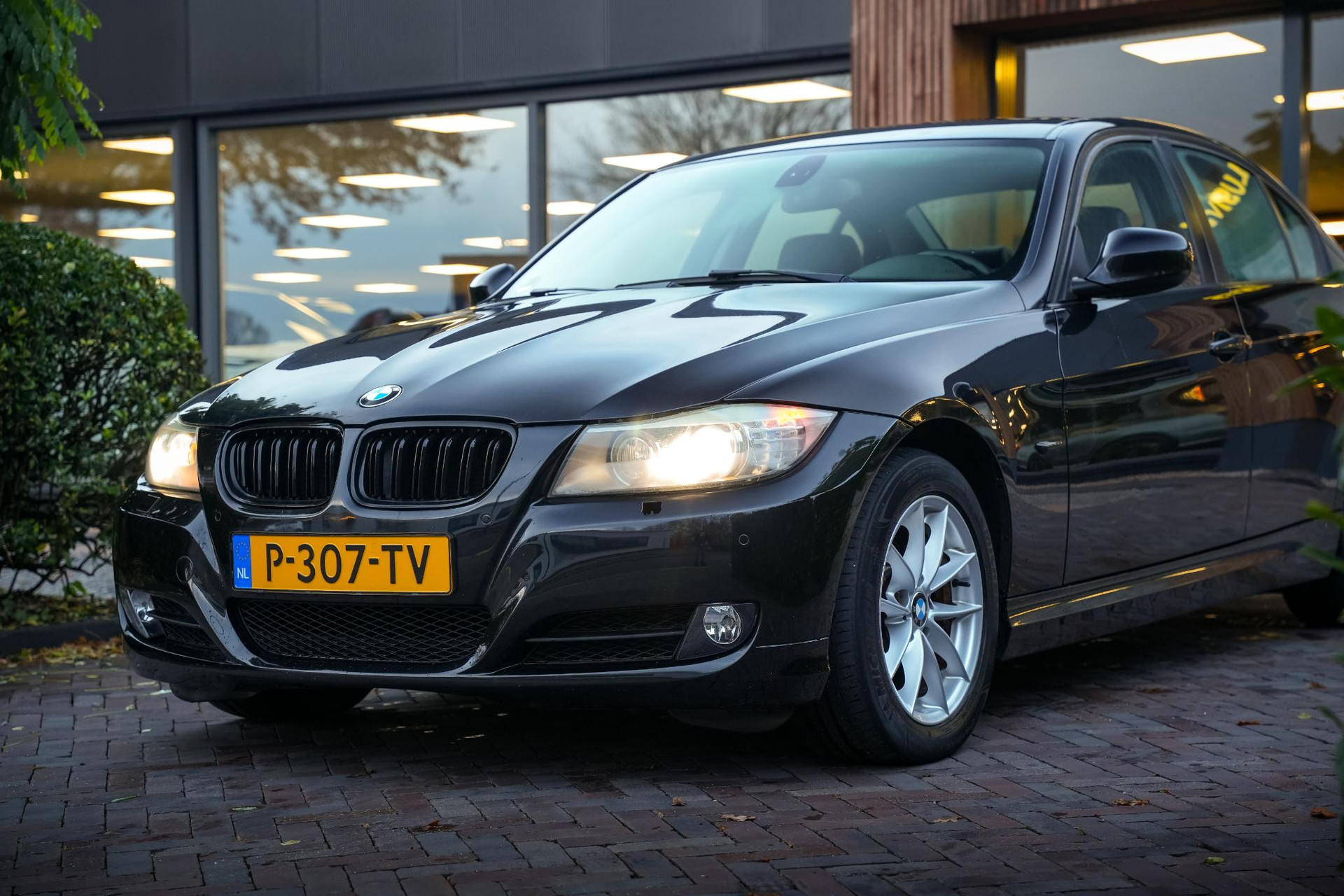 BMW 3-serie 320i Business Line 2011  12