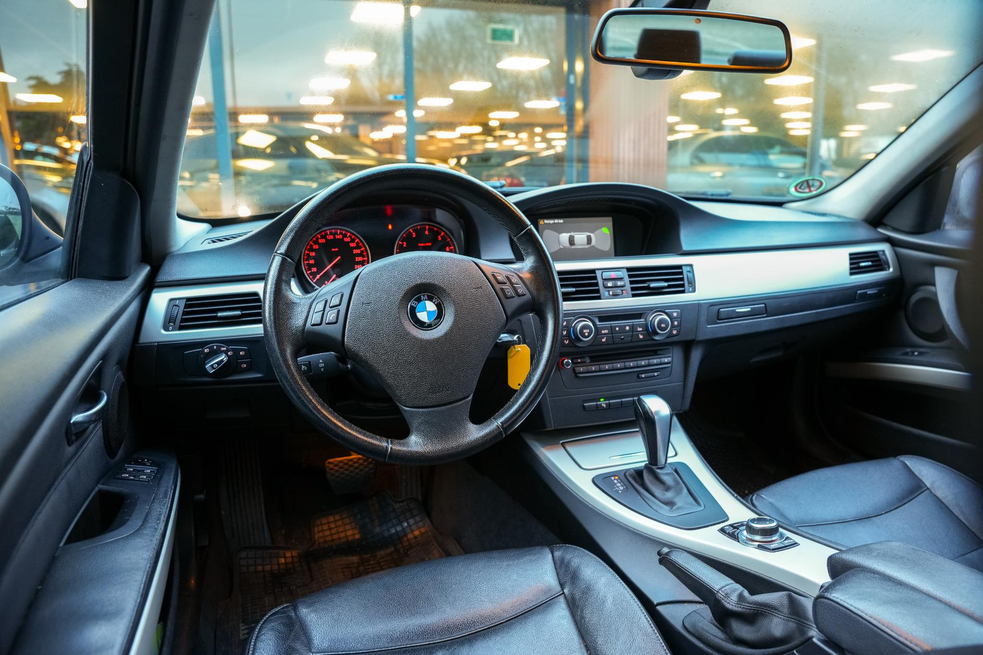 BMW 3-serie 320i Business Line 2011  2