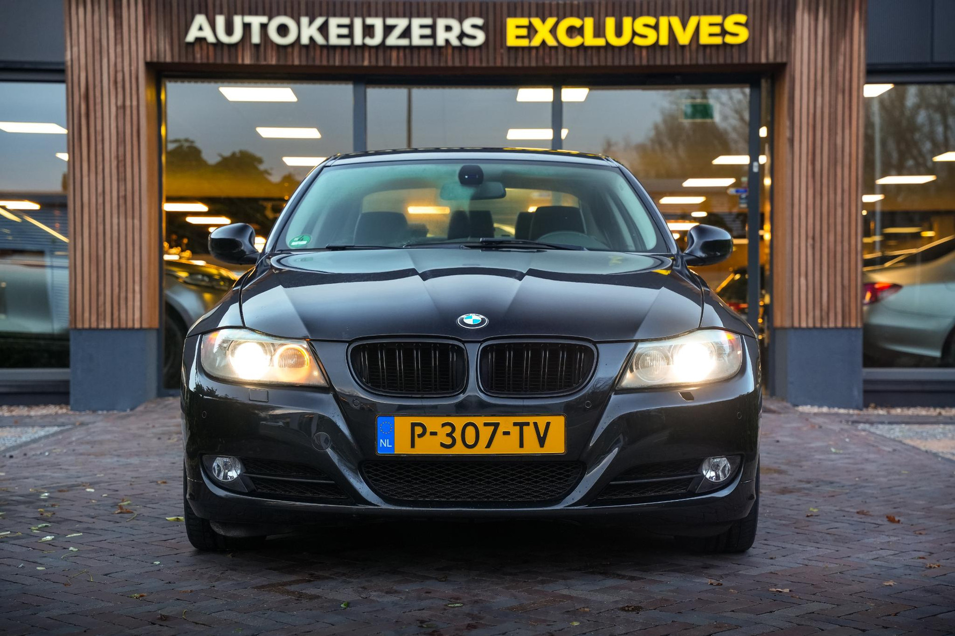 BMW 3-serie 320i Business Line 2011  3