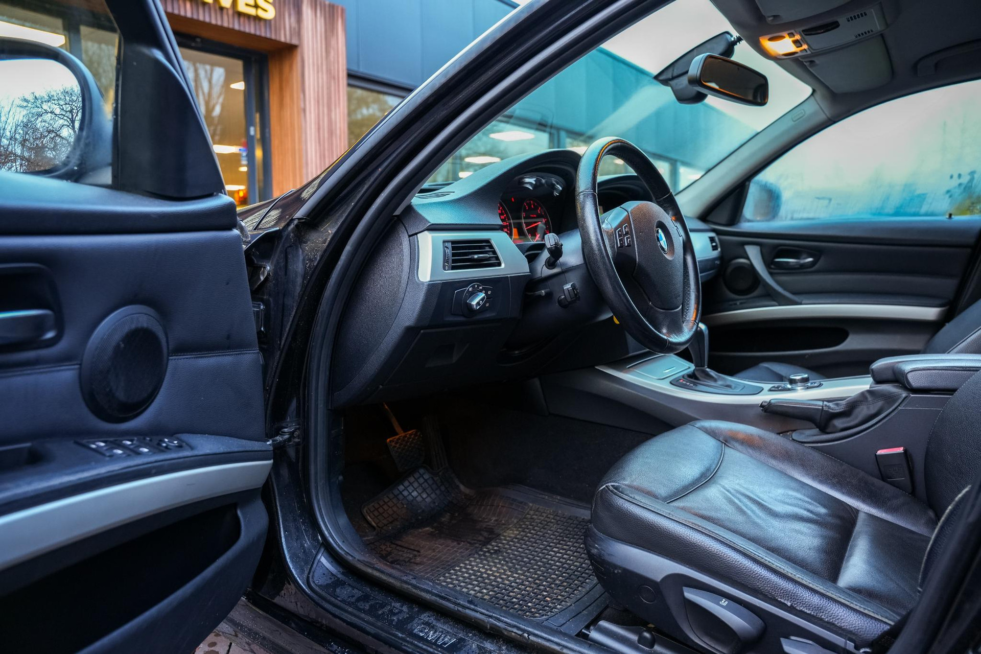 BMW 3-serie 320i Business Line 2011  4