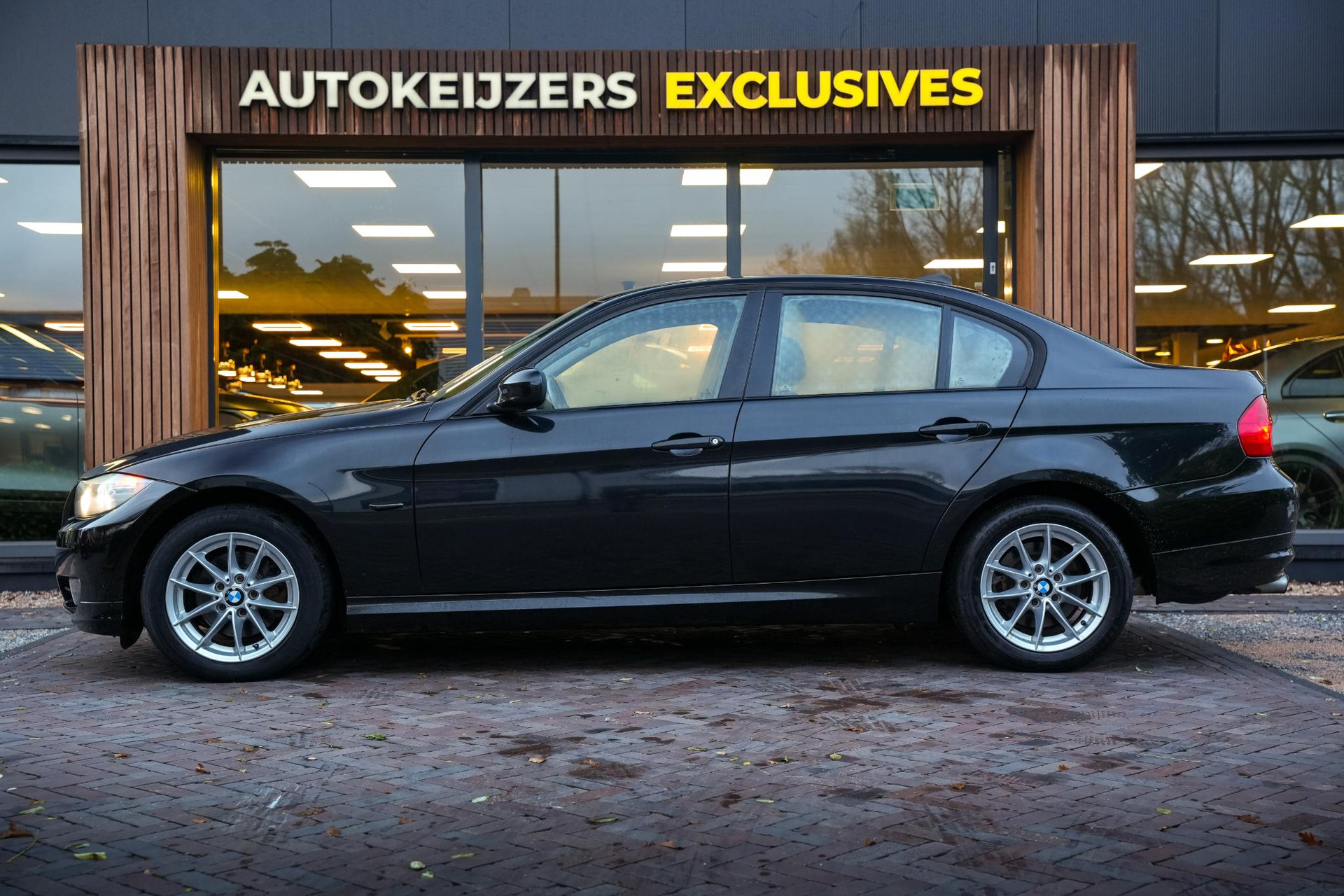 BMW 3-serie 320i Business Line 2011  5