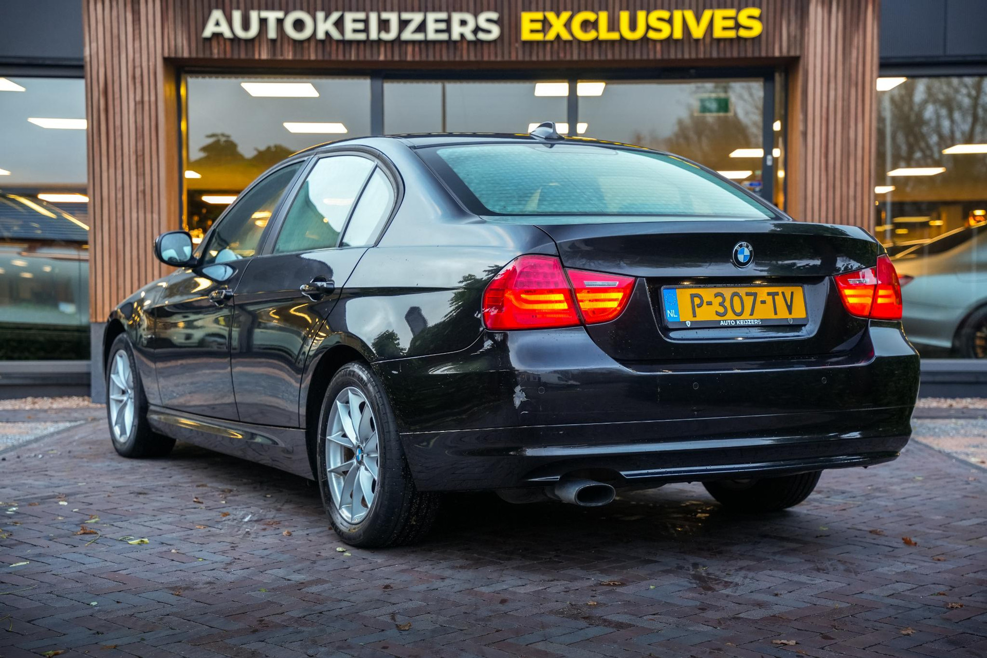 BMW 3-serie 320i Business Line 2011  7