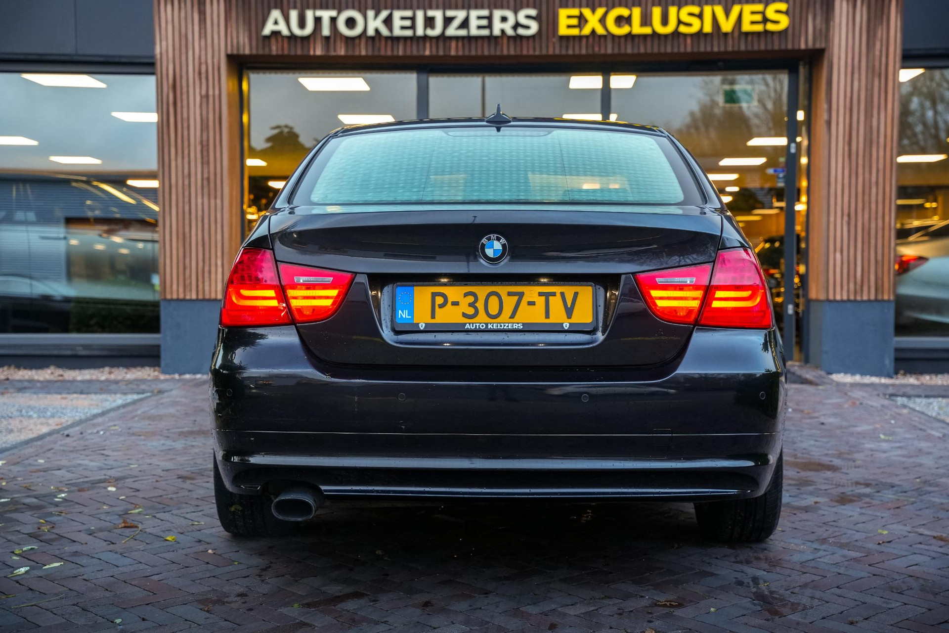 BMW 3-serie 320i Business Line 2011  9