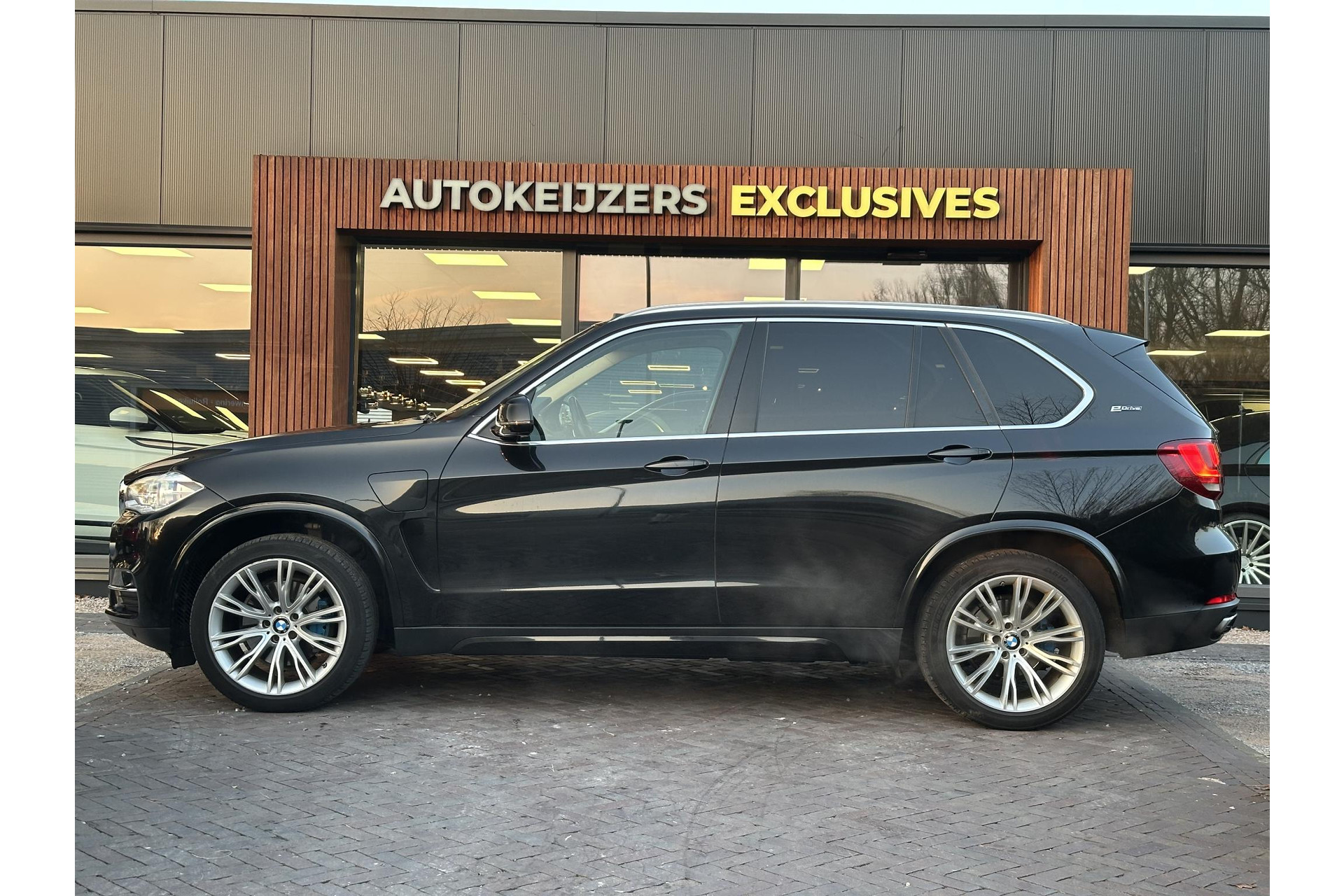 BMW X5 xDrive40e iPerformance High Executive 2017 black-sapphire metallic (475) 4
