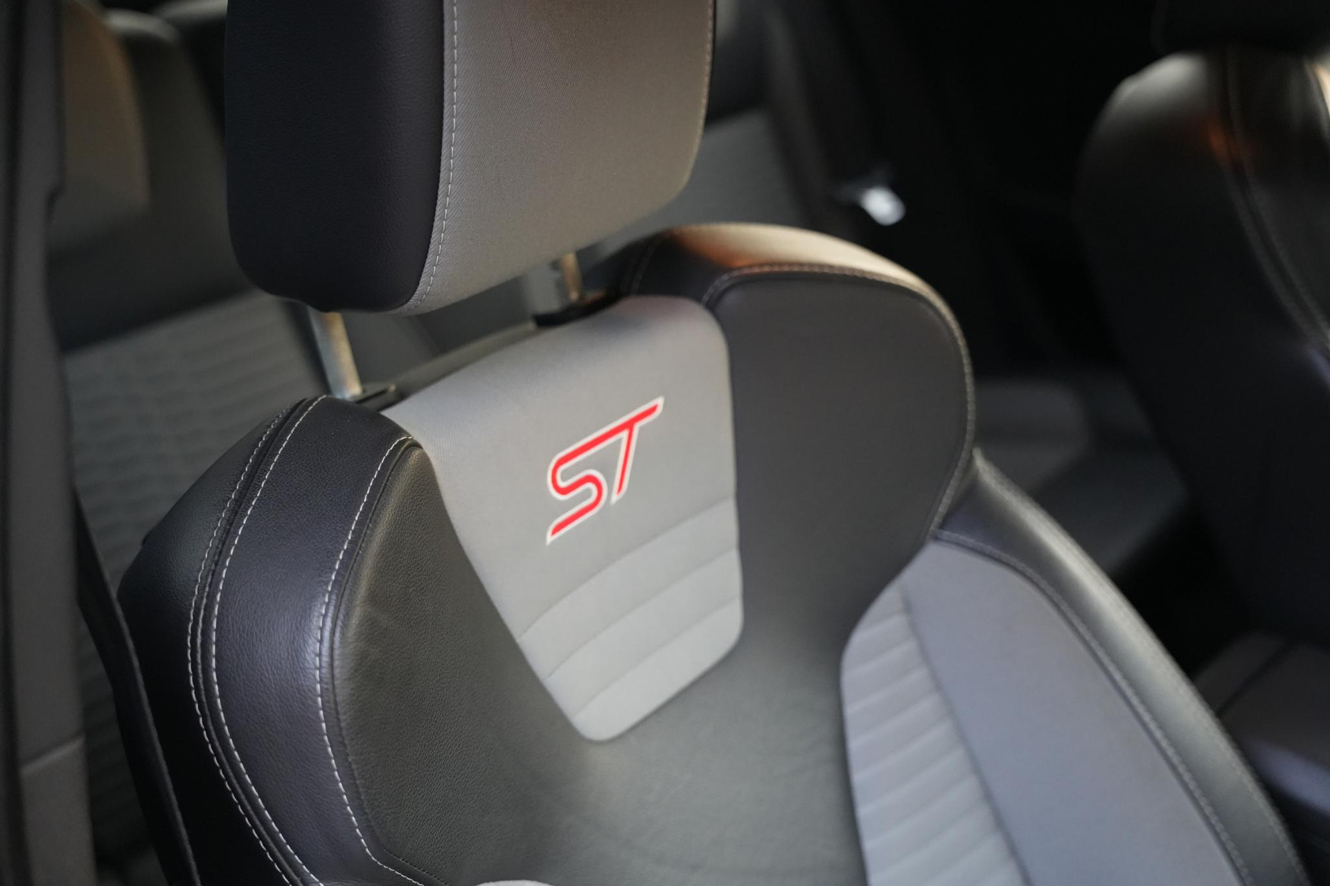 Ford Fiesta 1.6 ST2 2014 Frozen White (Pn3gz) 17