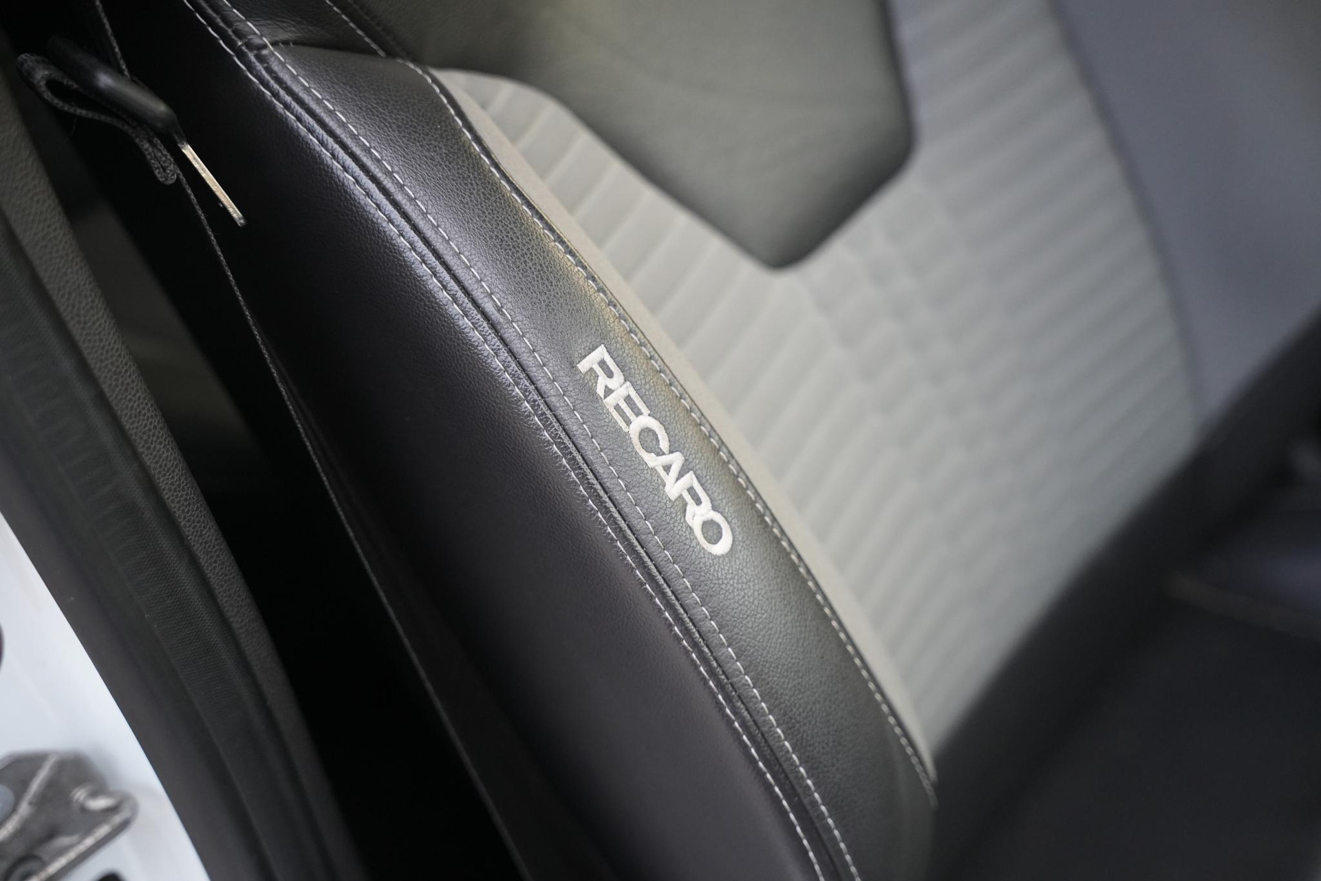 Ford Fiesta 1.6 ST2 2014 Frozen White (Pn3gz) 18