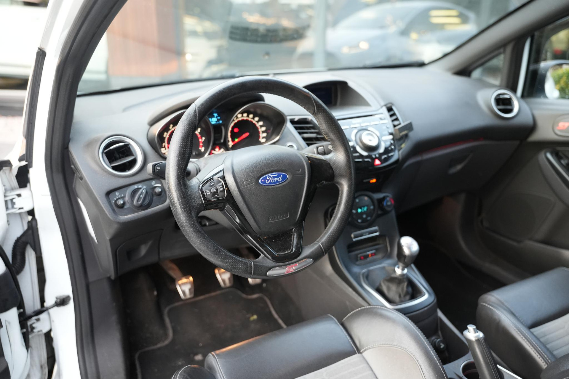 Ford Fiesta 1.6 ST2 2014 Frozen White (Pn3gz) 2